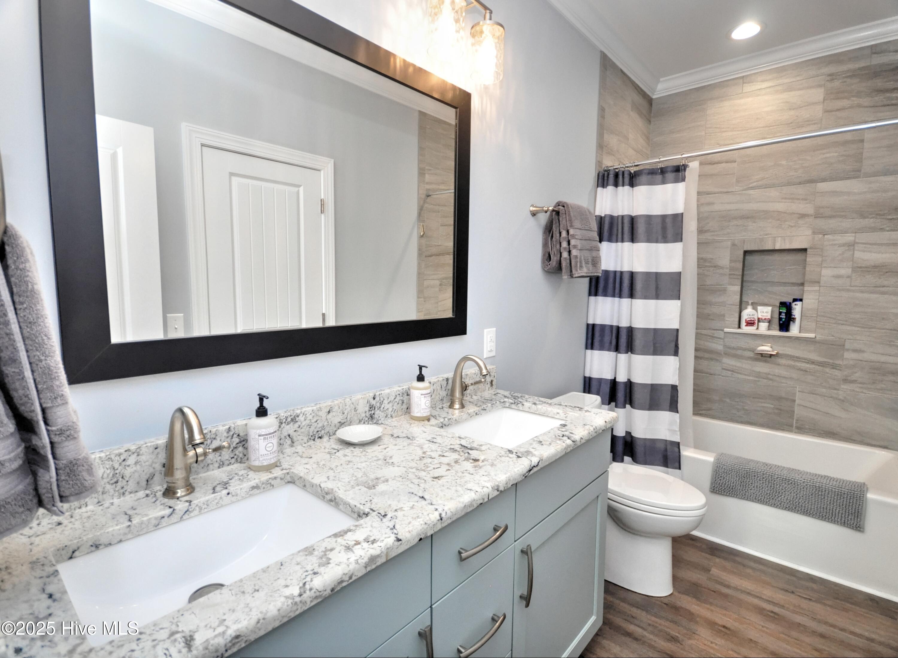 100546386 | Photo 34