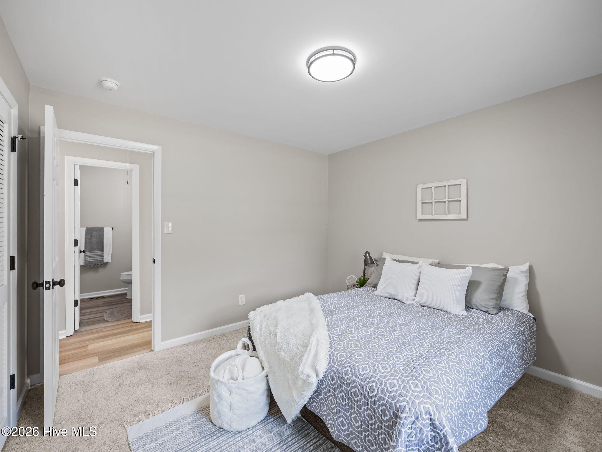 100562789 | Photo 24