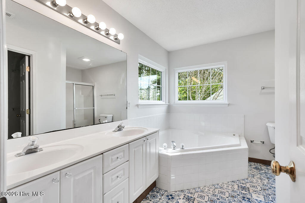 100567084 | Photo 15