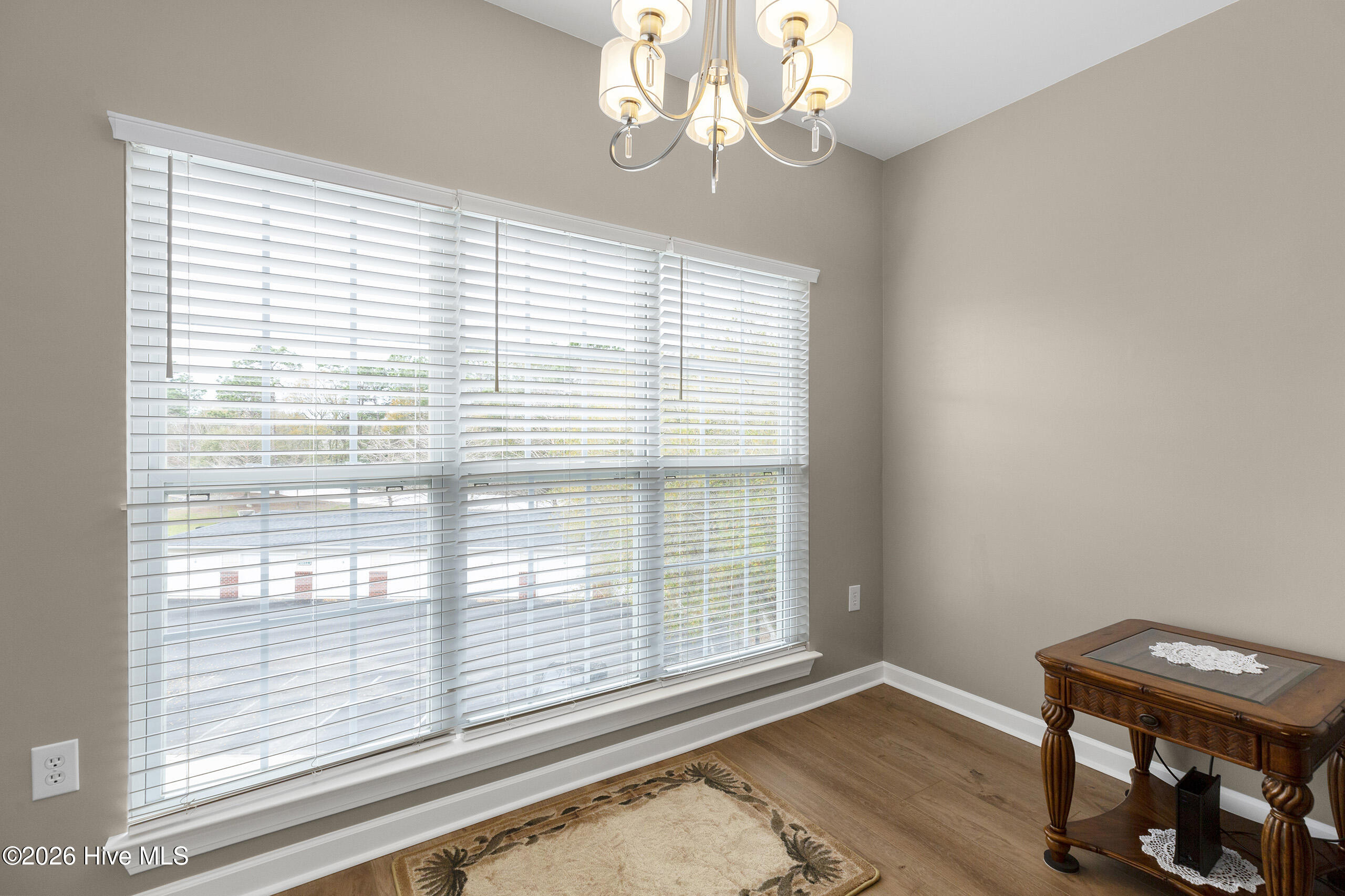 100560477 | Photo 14