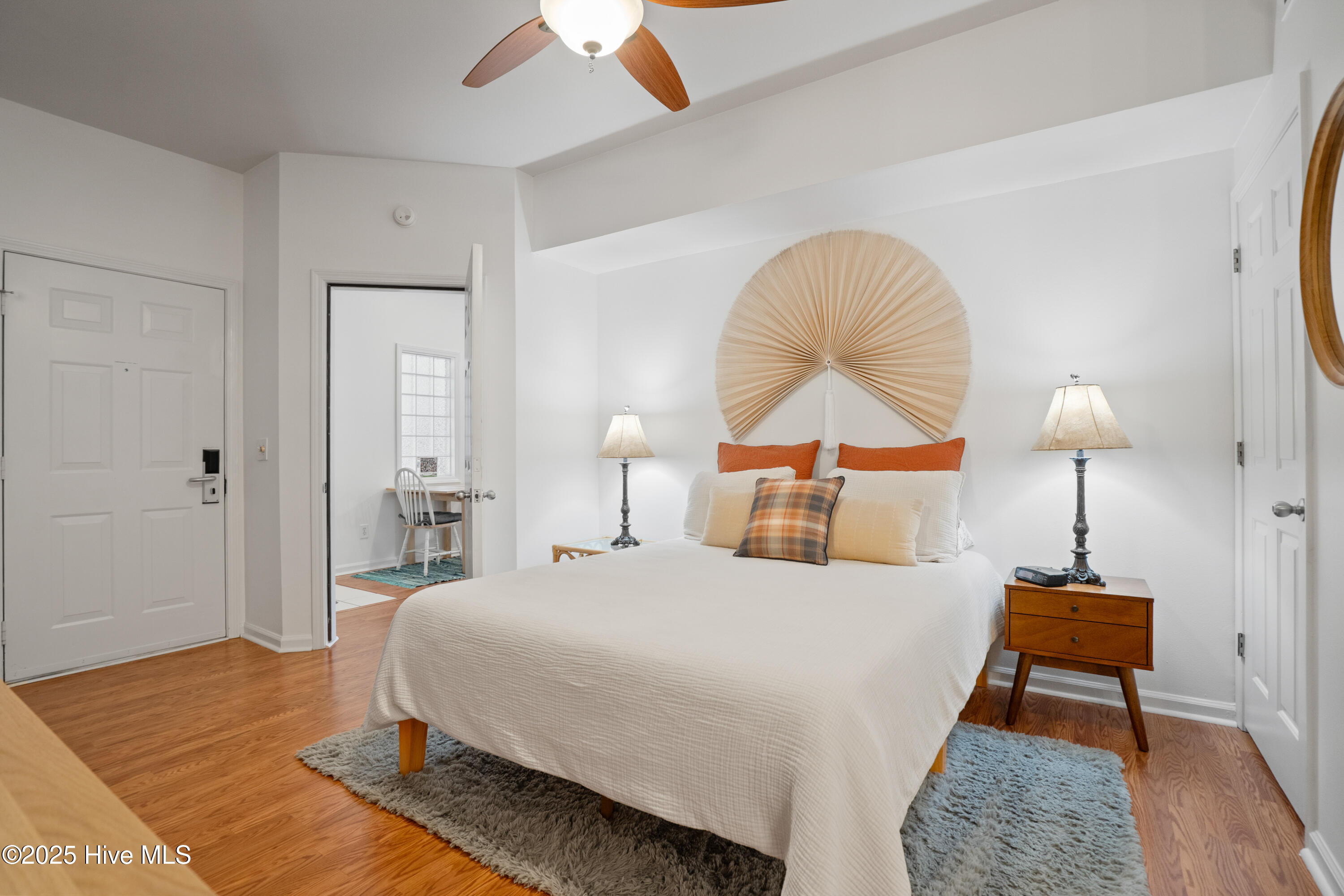 100533725 | Photo 30