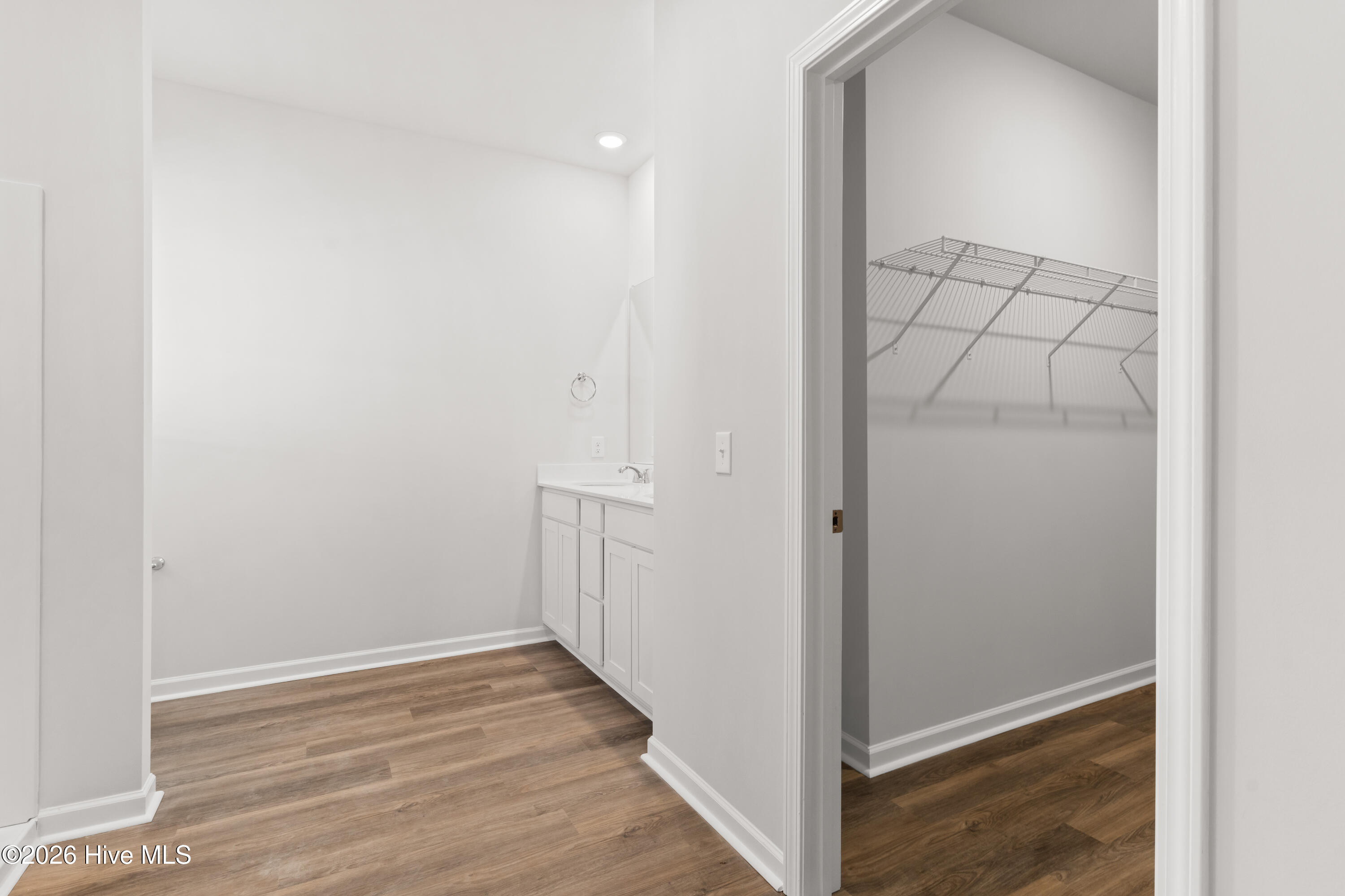 100538180 | Photo 47