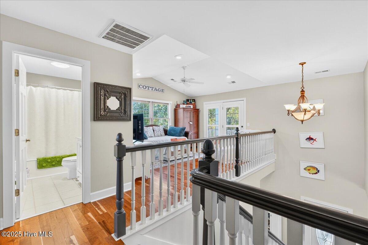 100540409 | Photo 37