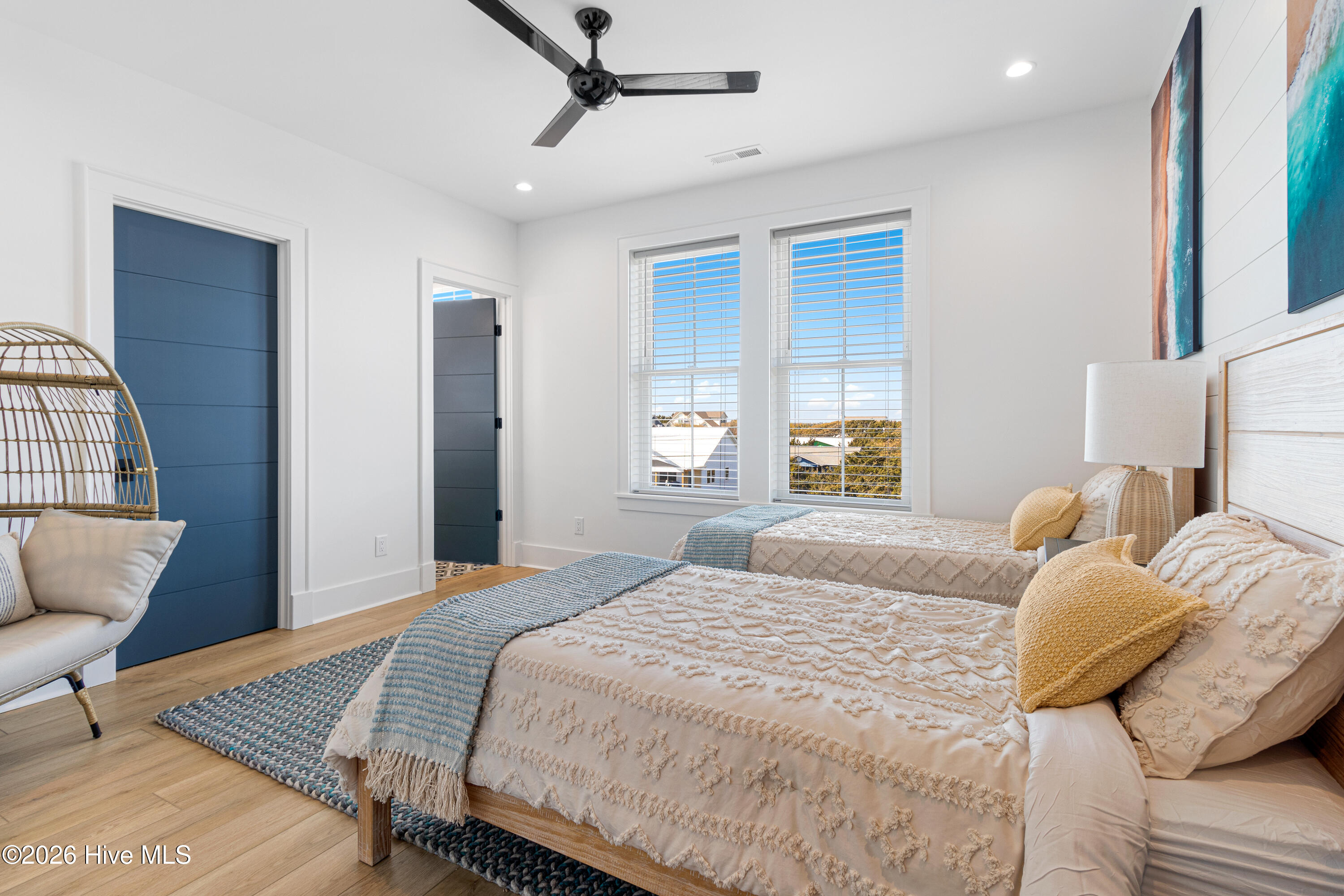 100567195 | Photo 32