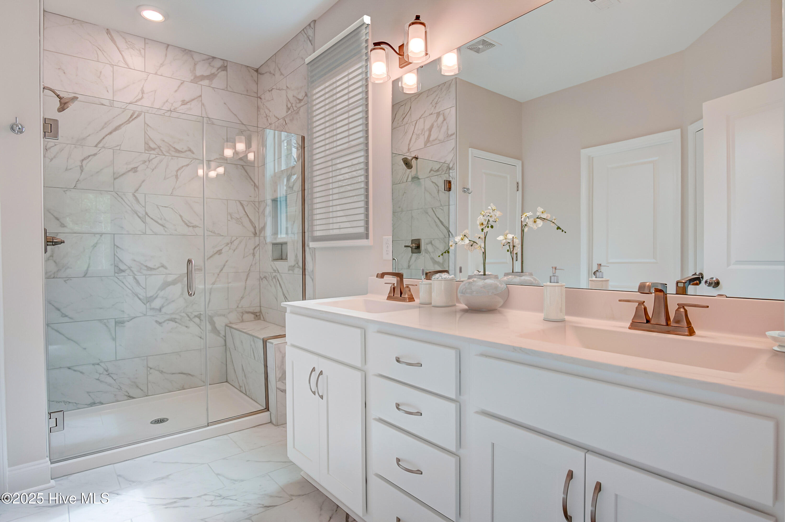 100538583 | Photo 21