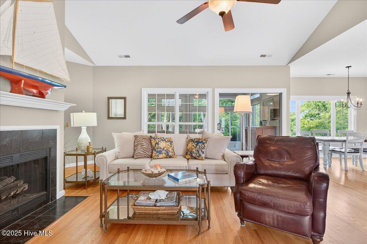 100561885 | Photo 13