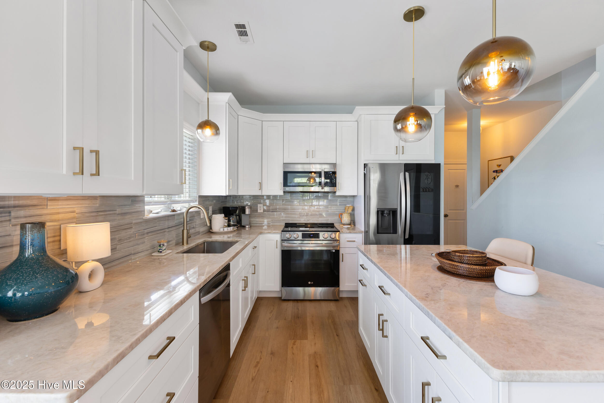 100520349 | Photo 14