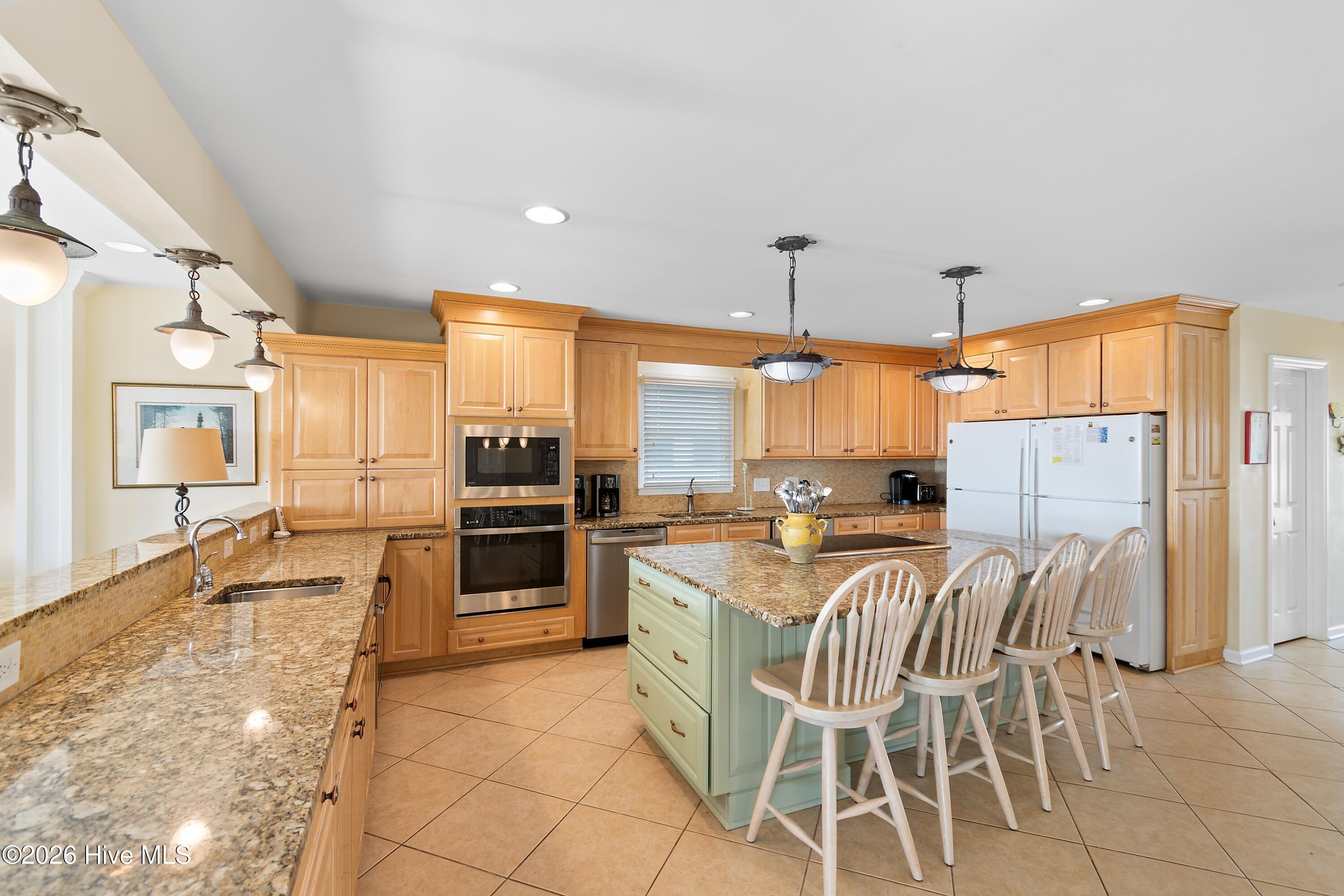 100548422 | Photo 16