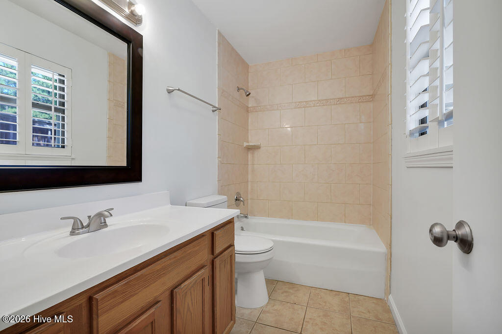 100557409 | Photo 18