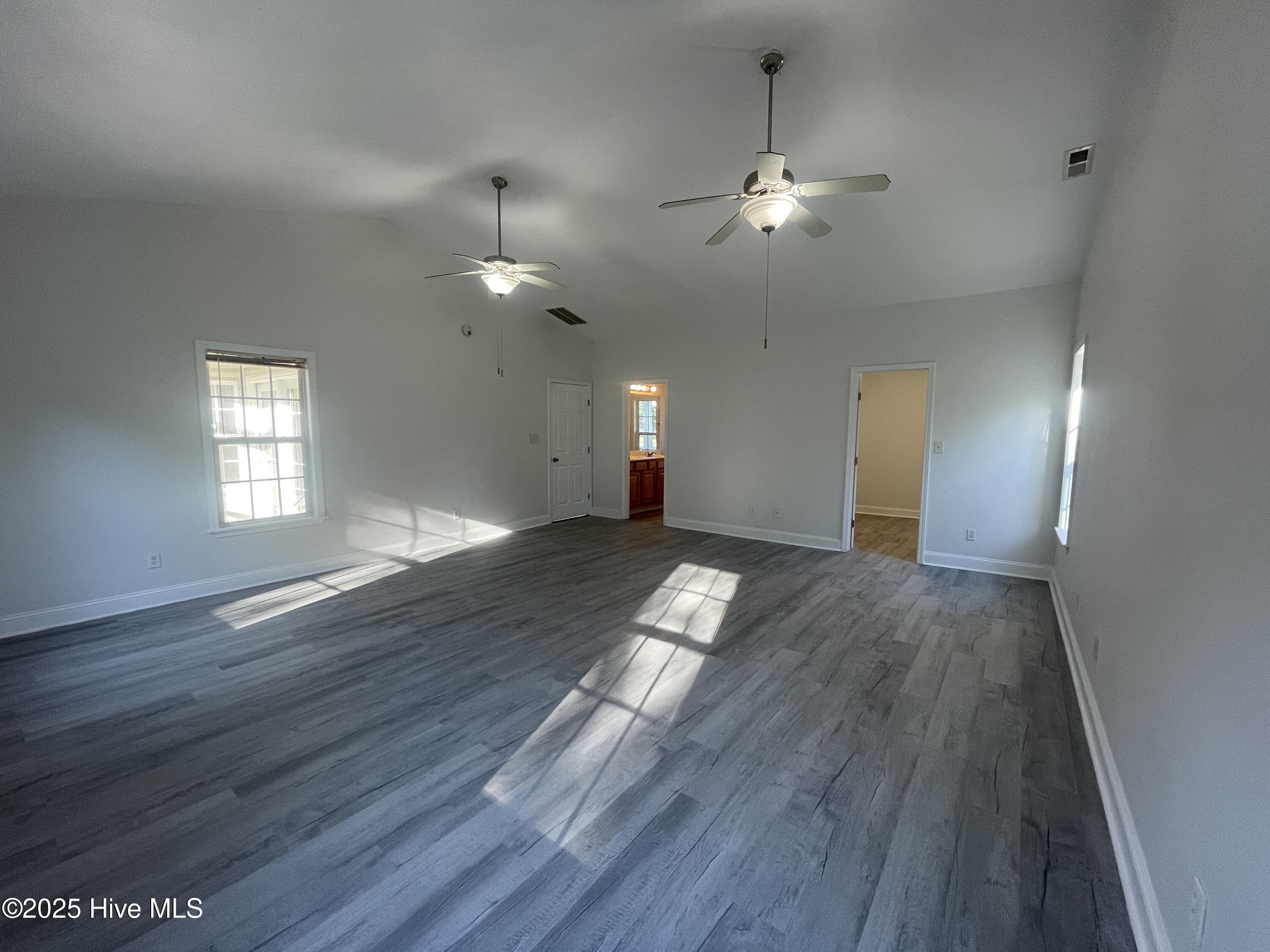 100536848 | Photo 21