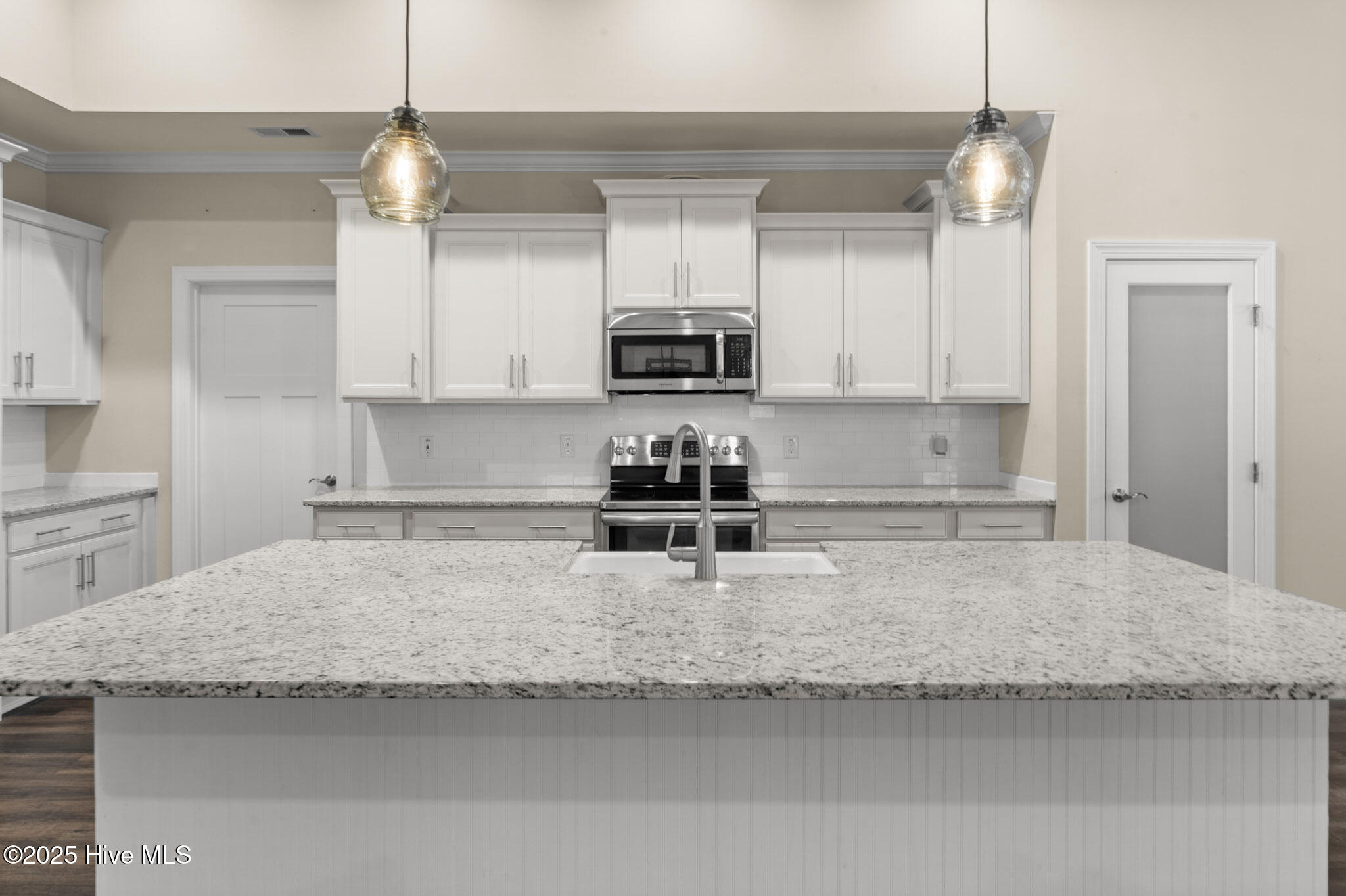 100544339 | Photo 10