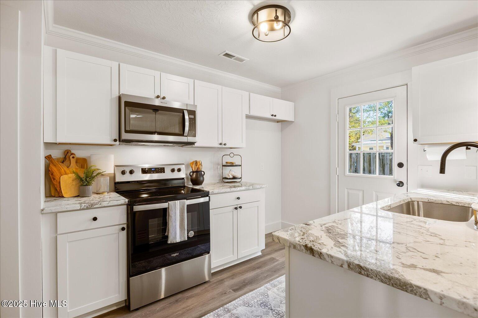 100554102 | Photo 17