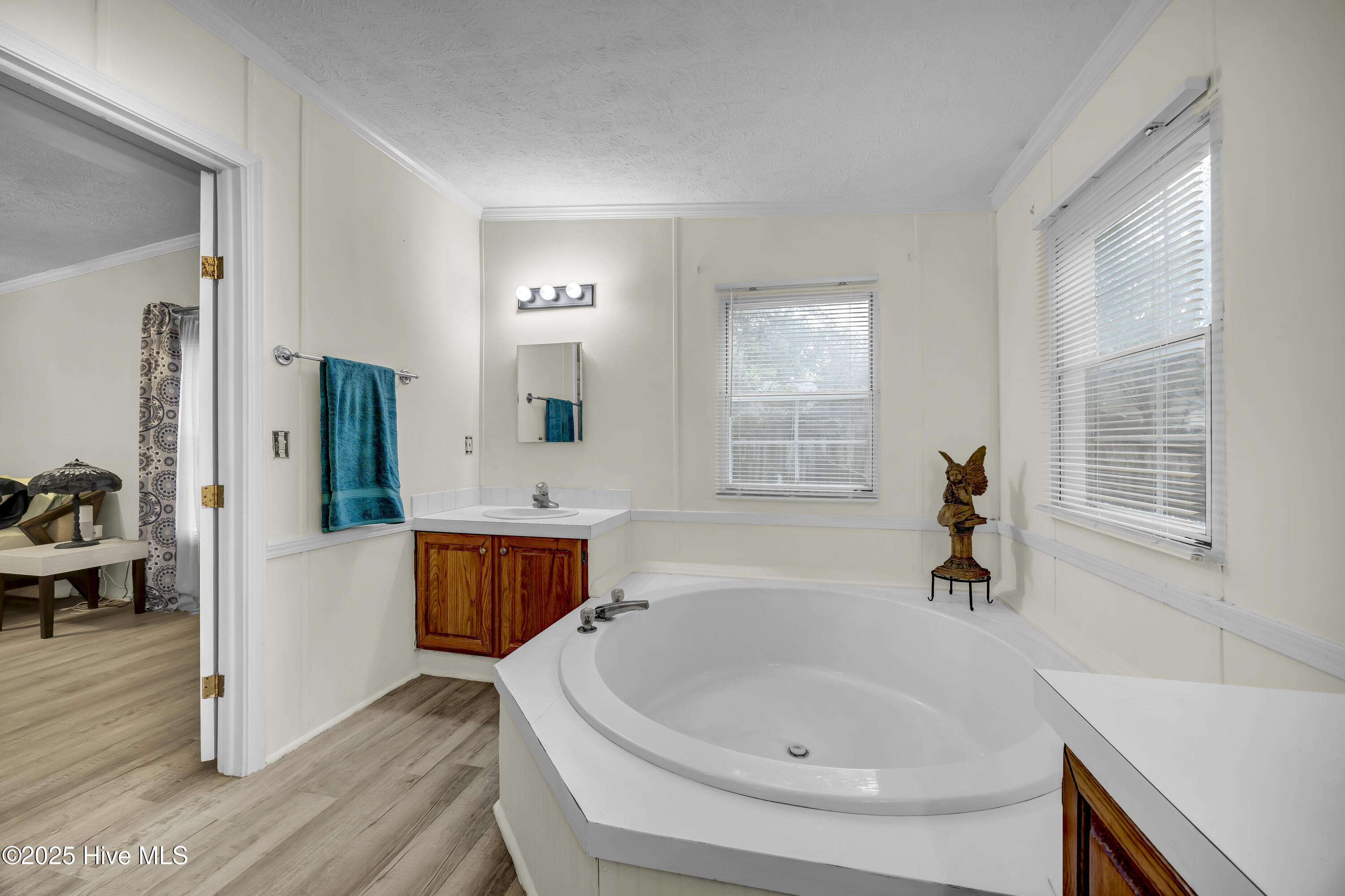 100525746 | Photo 23