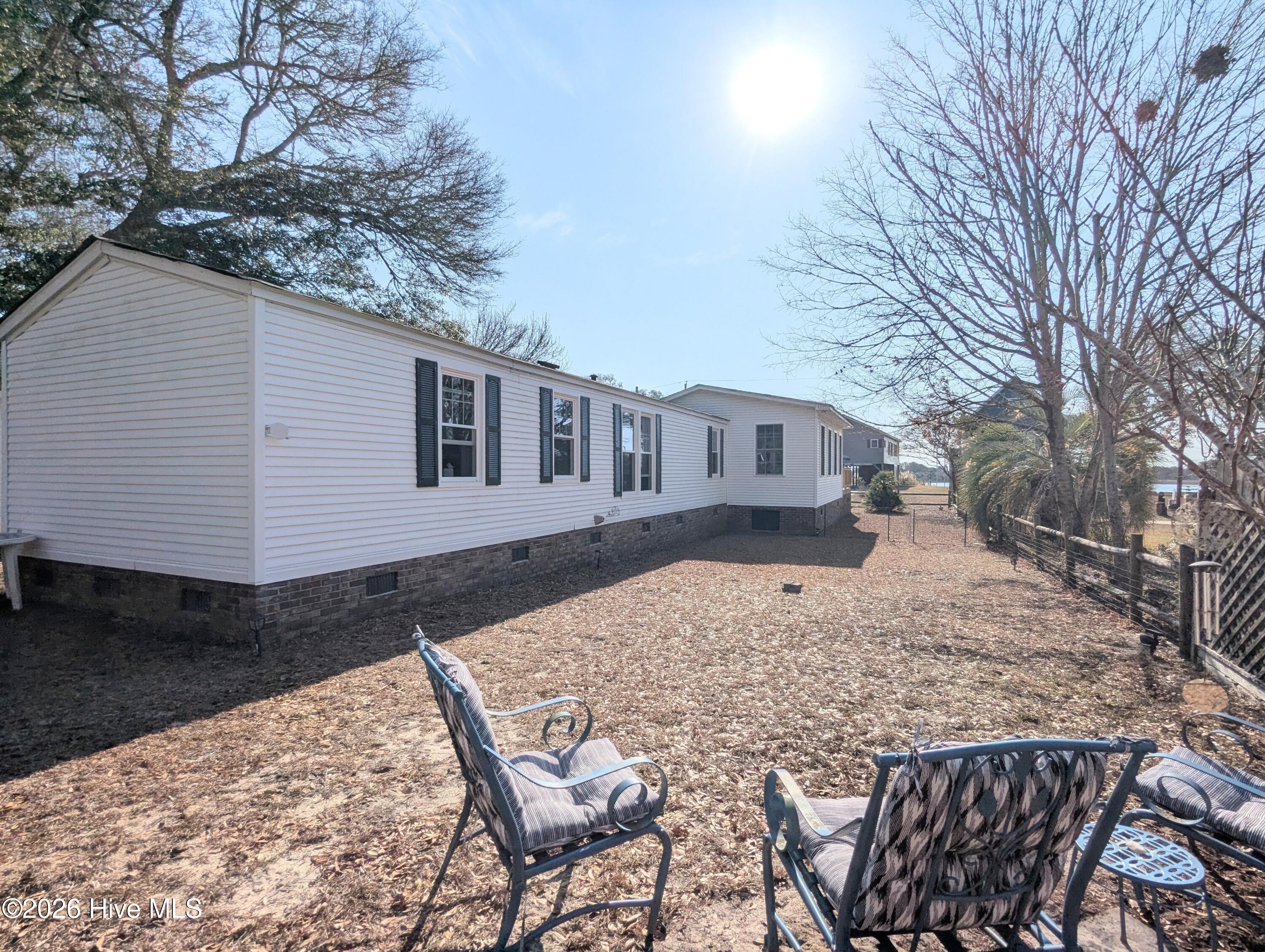 100548489 | Photo 34