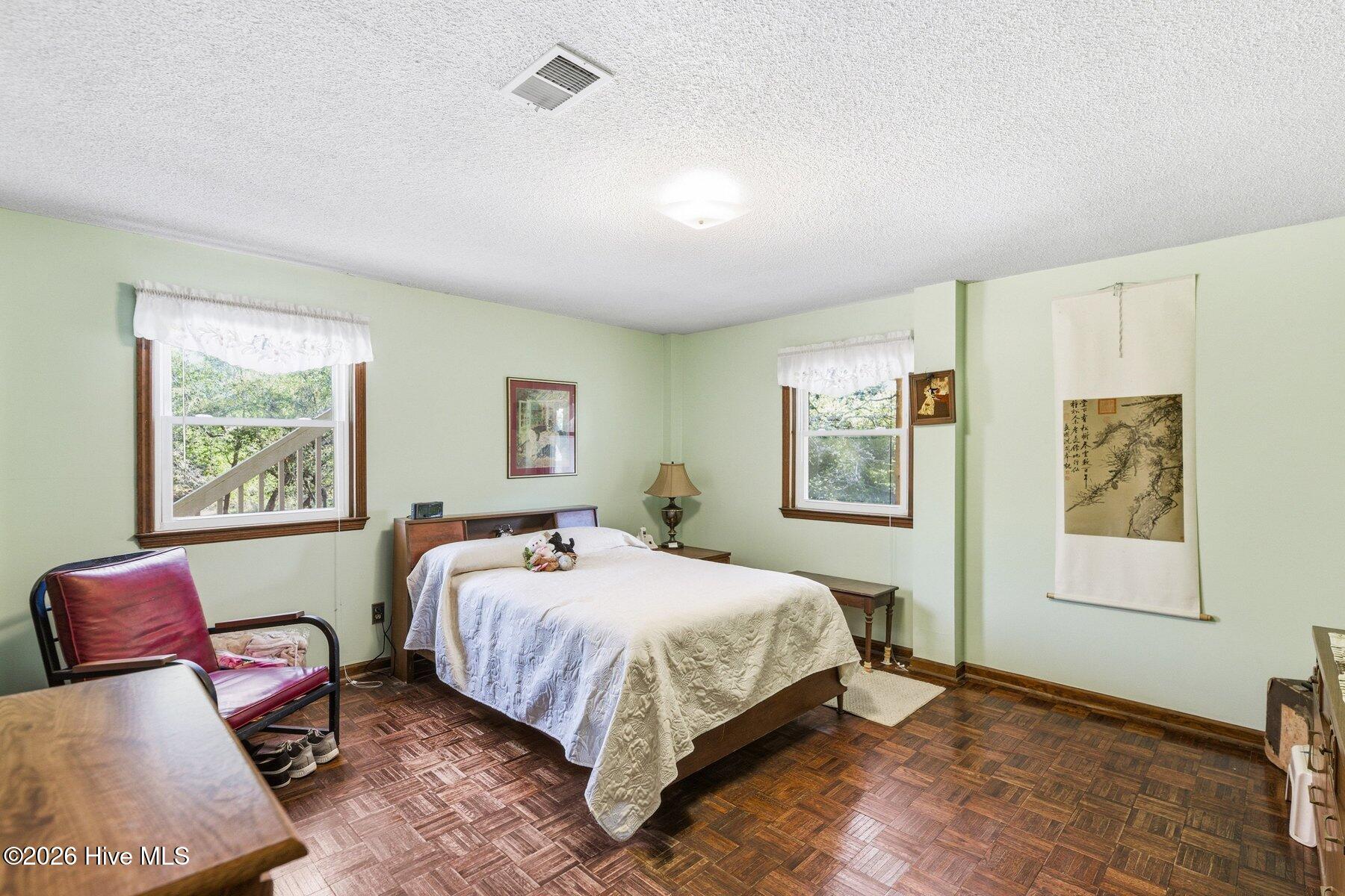 100564189 | Photo 30