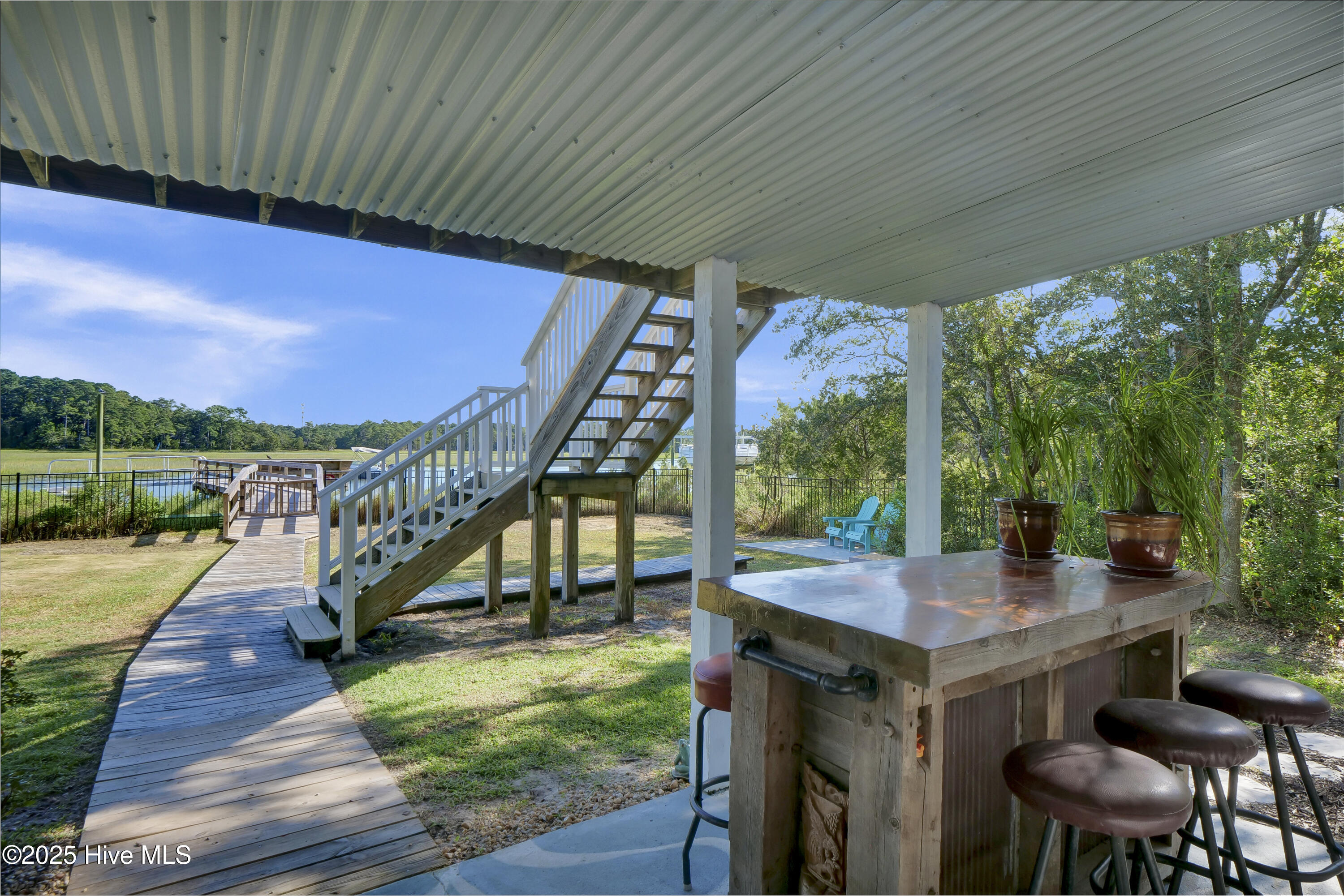 100540889 | Photo 34