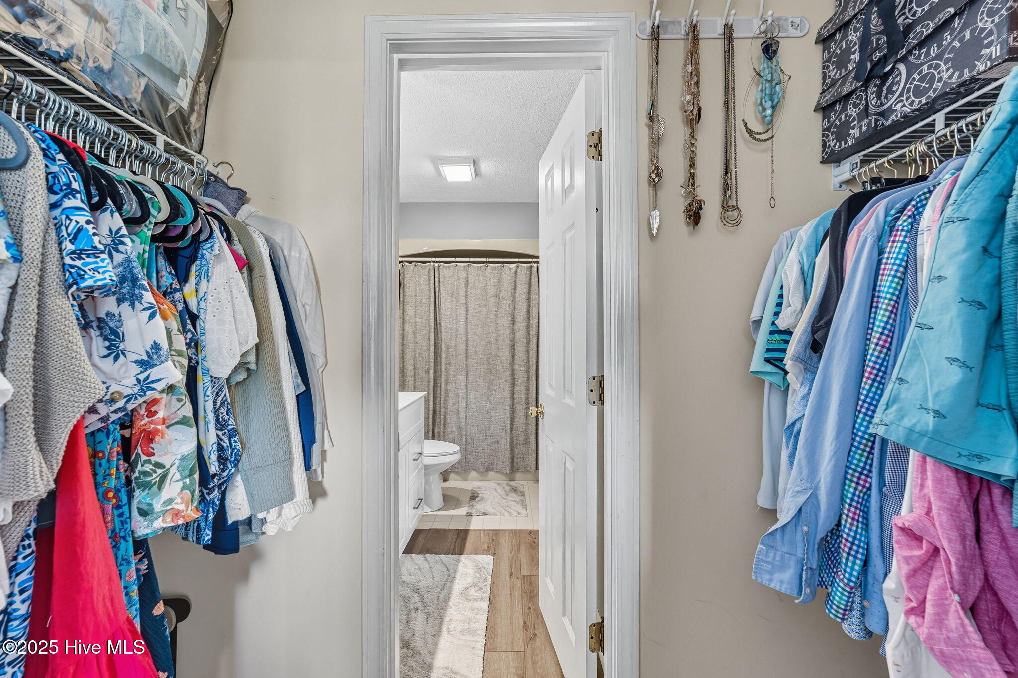 100534962 | Photo 25