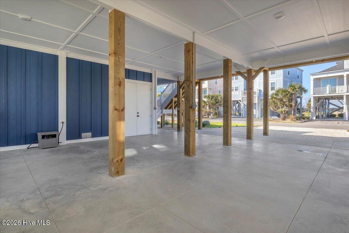 100565716 | Photo 69