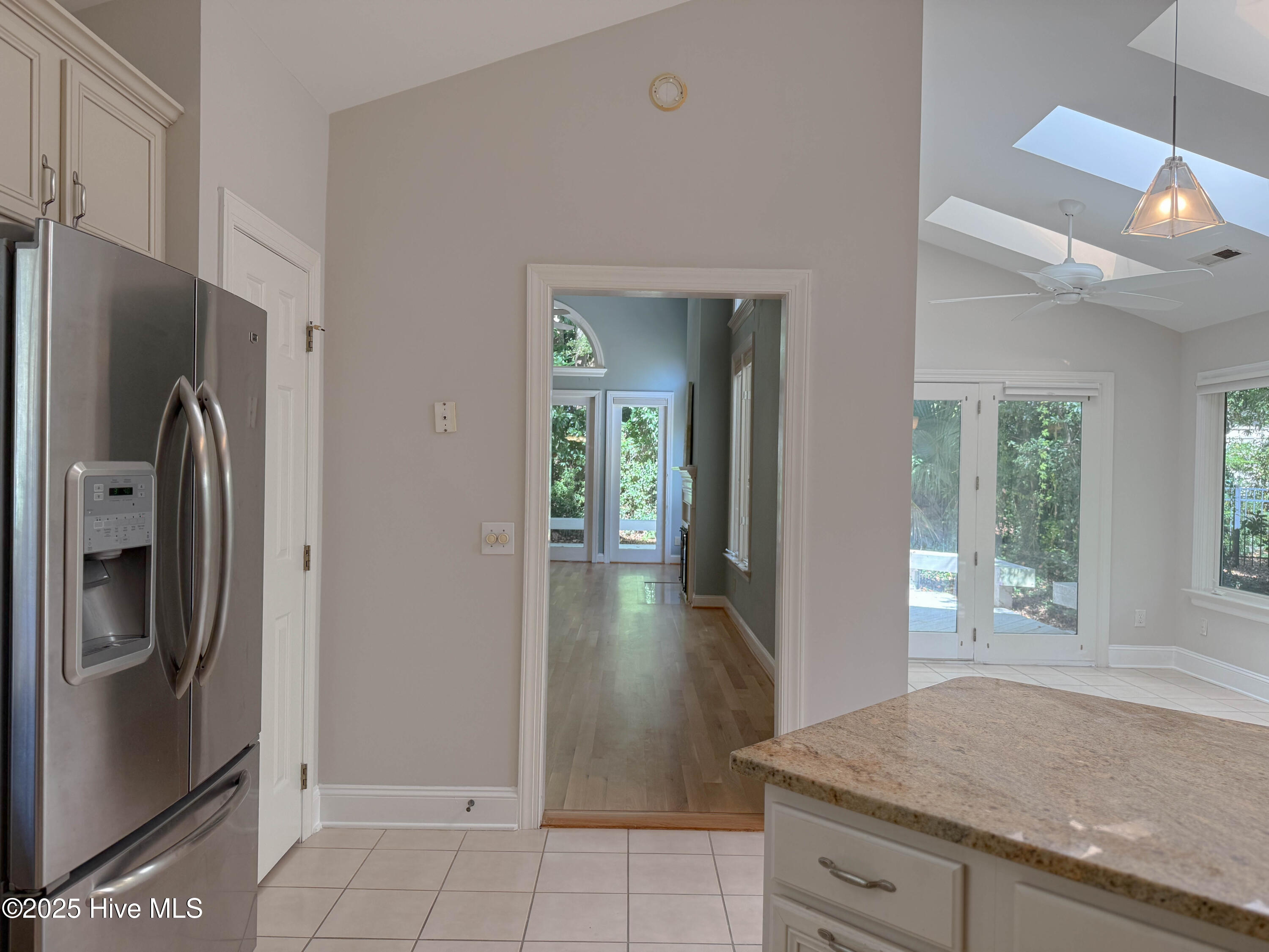 100535071 | Photo 44