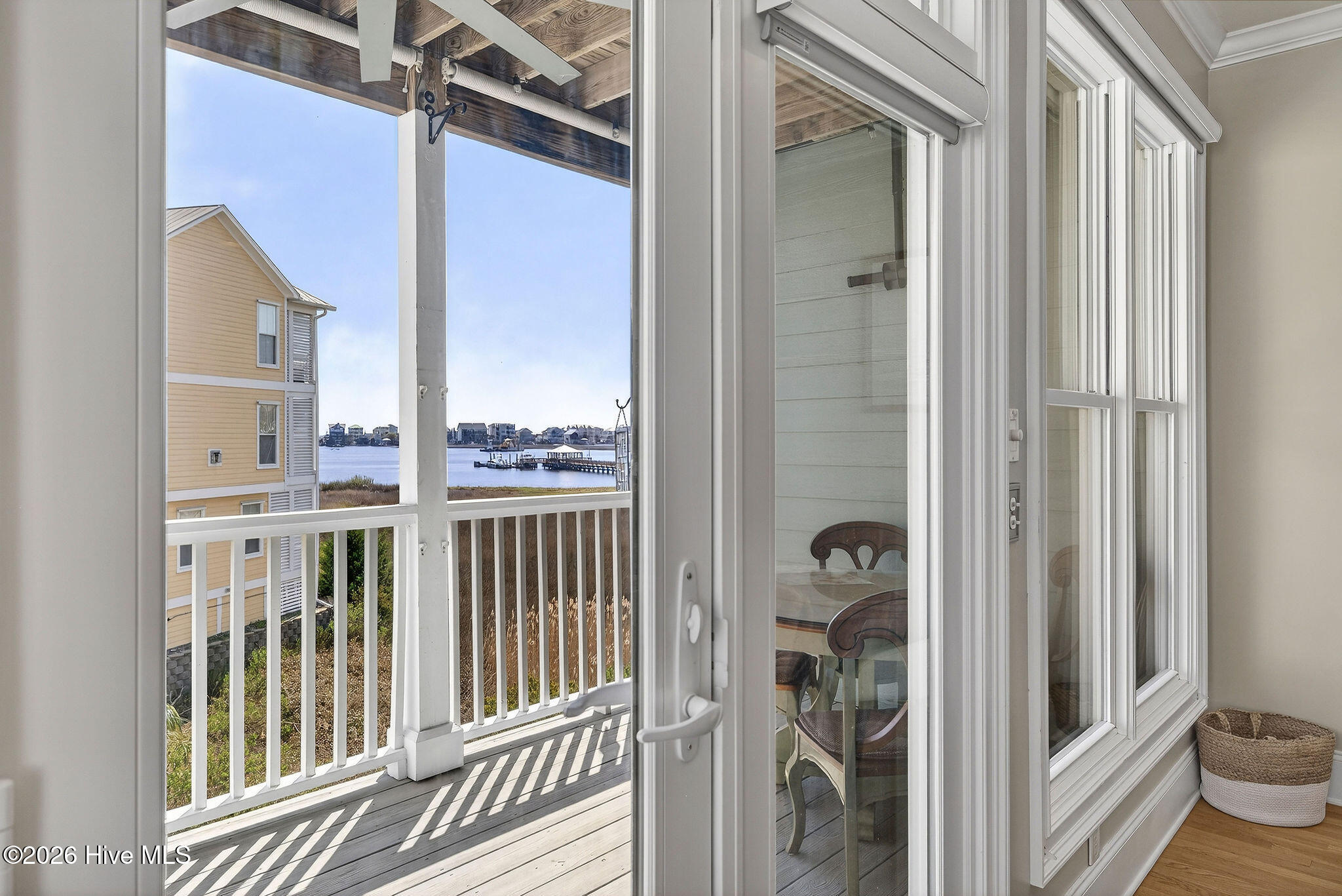 100562225 | Photo 18