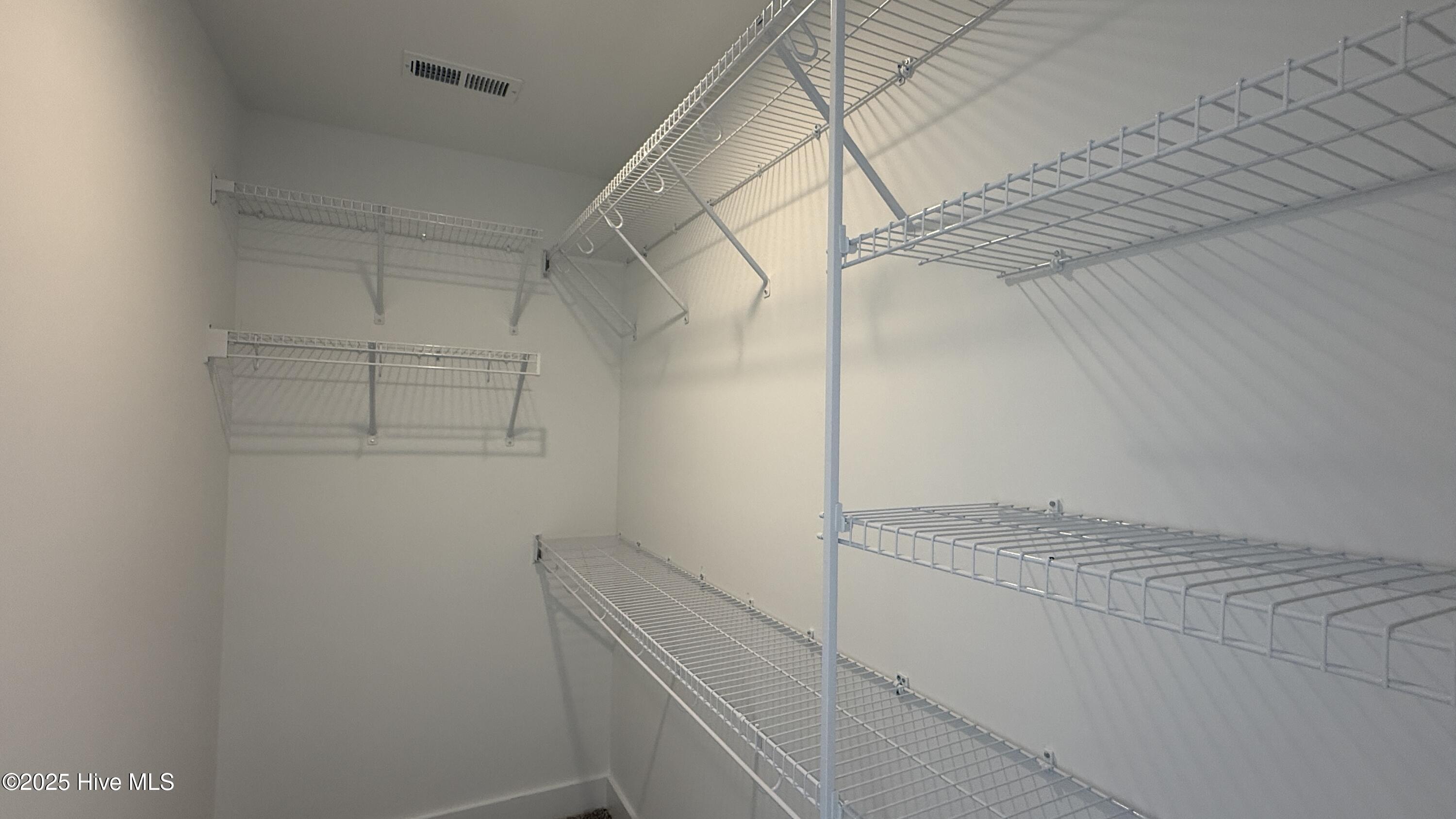 100423800 | Photo 15