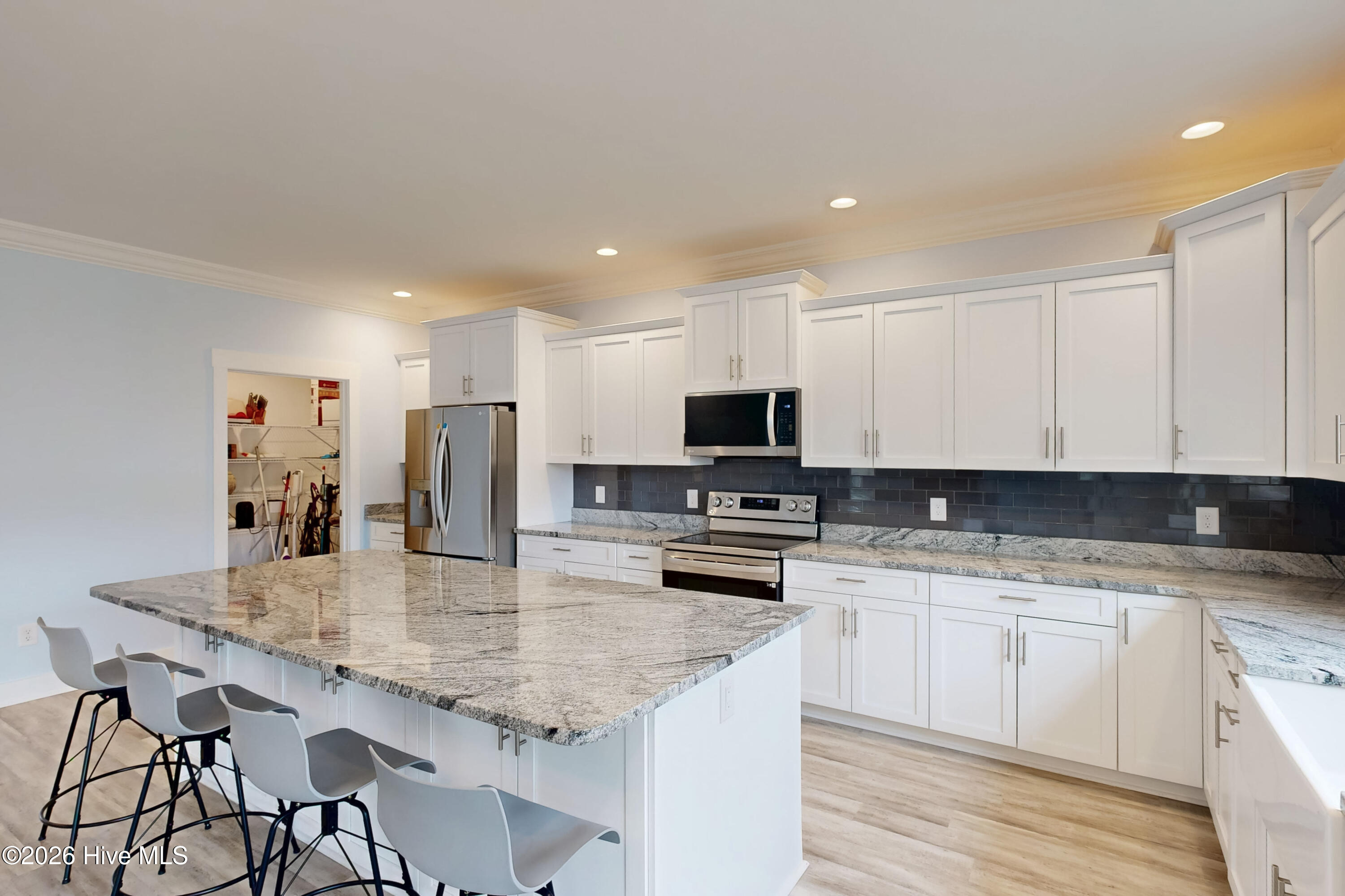 100557107 | Photo 10