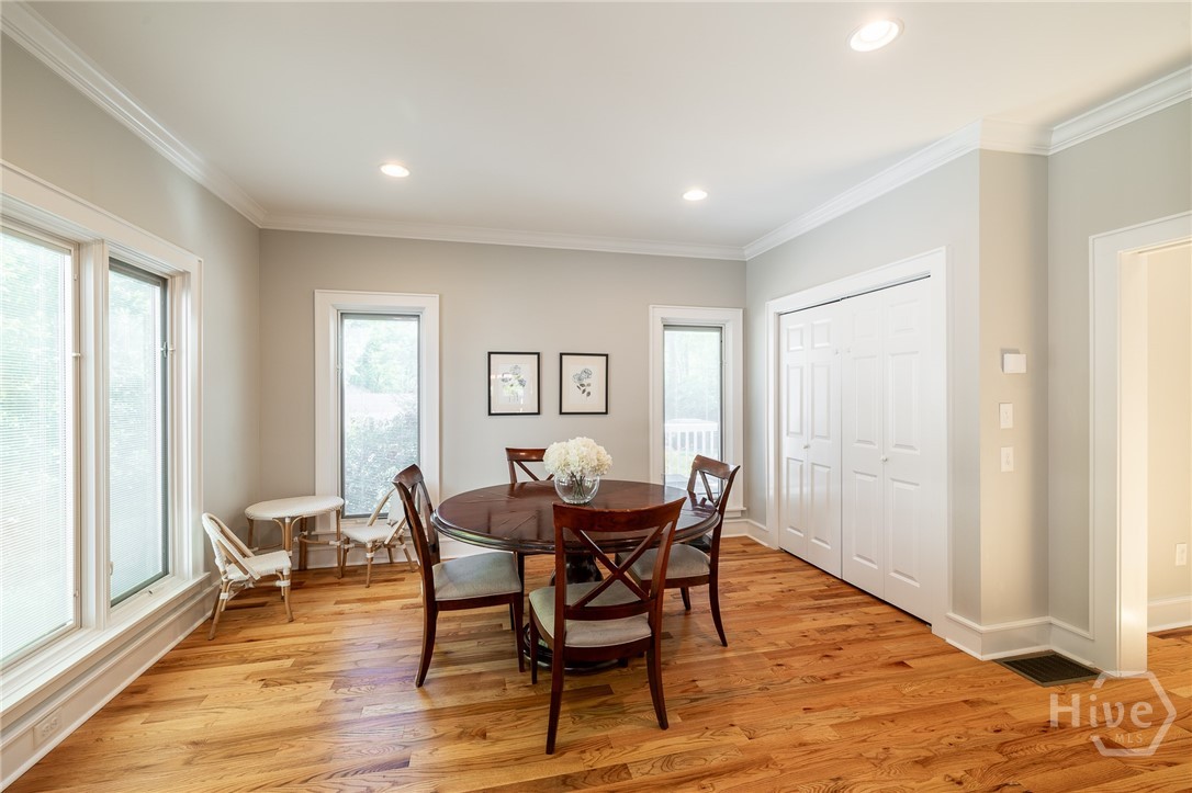 385 Woodward Way