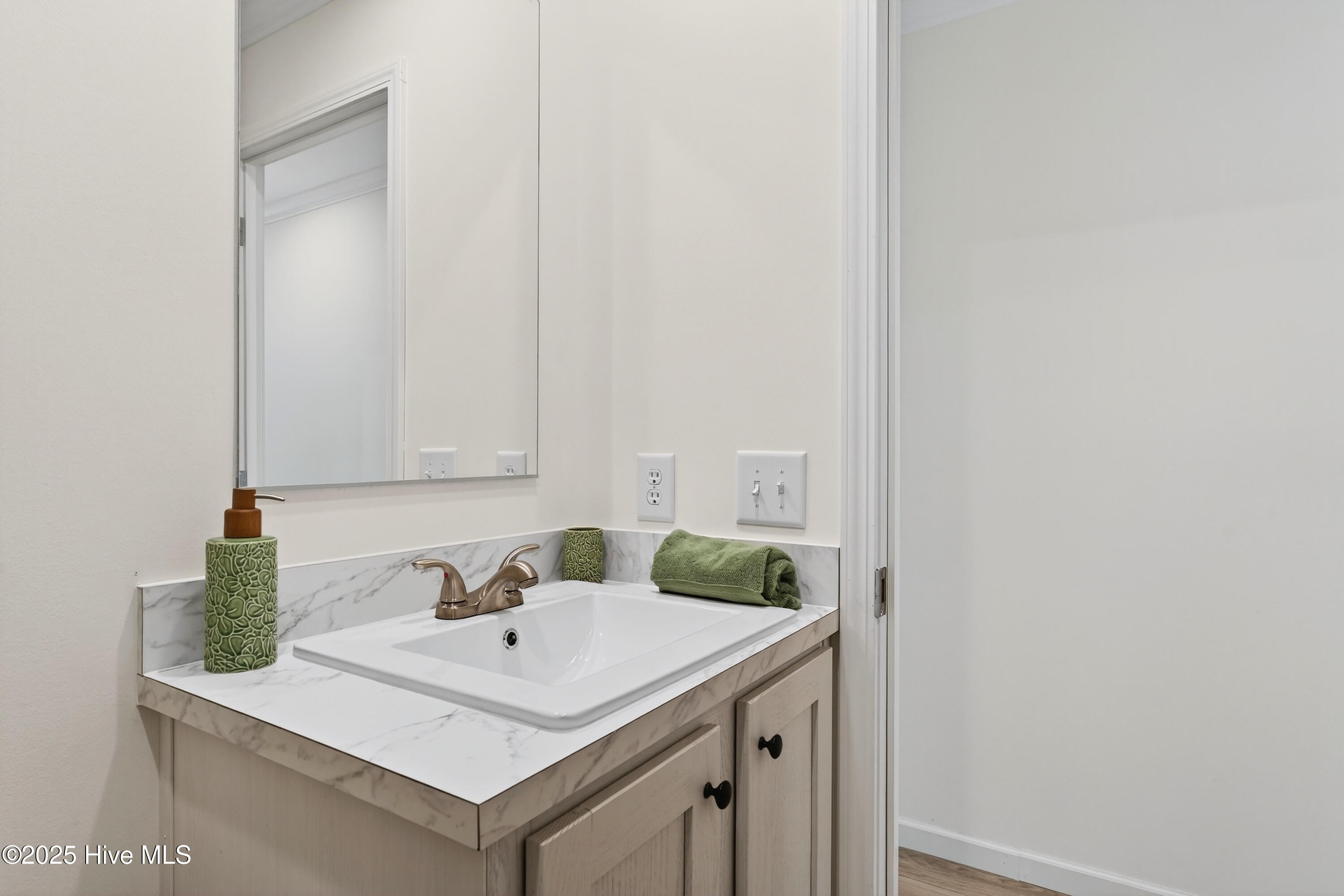 100542512 | Photo 23