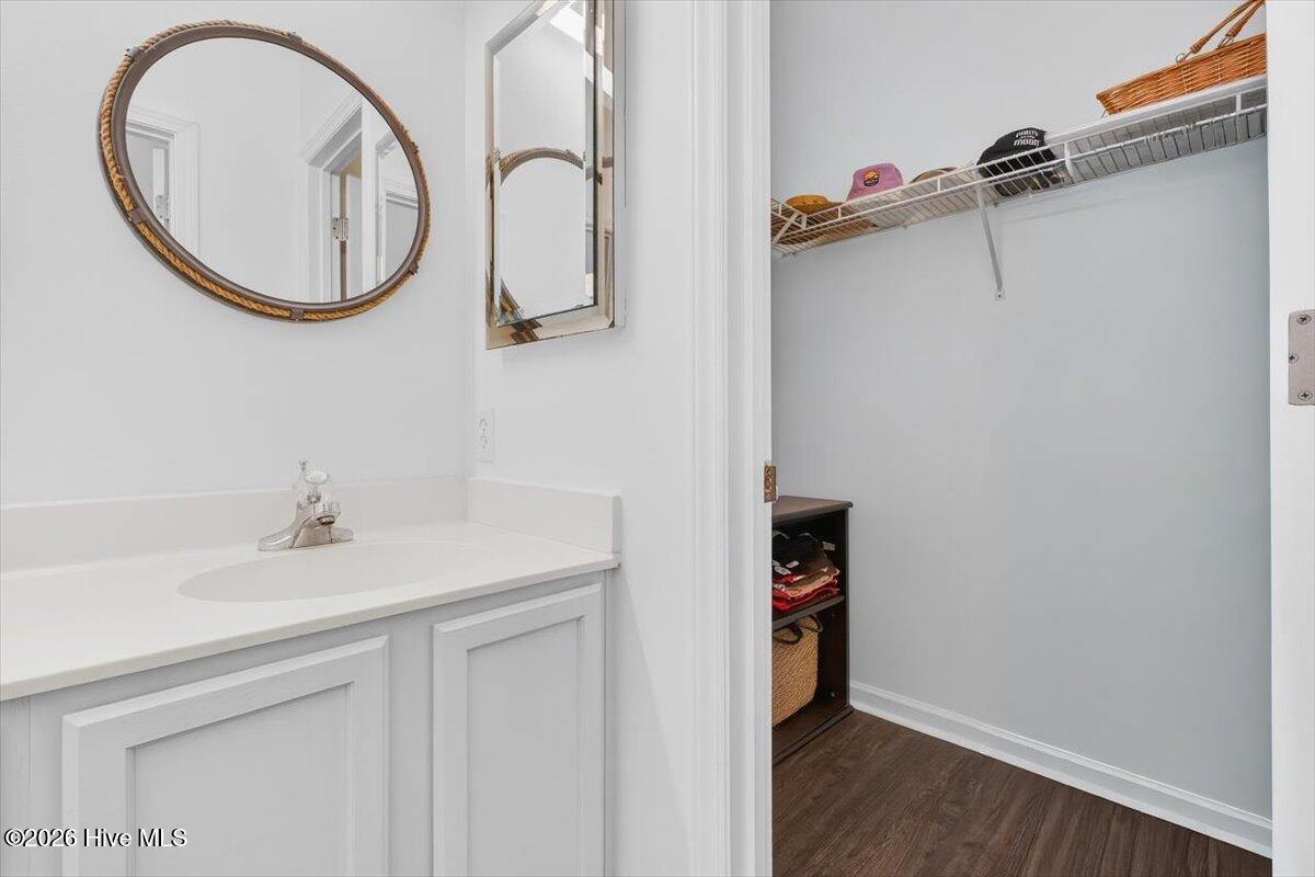 100551155 | Photo 33