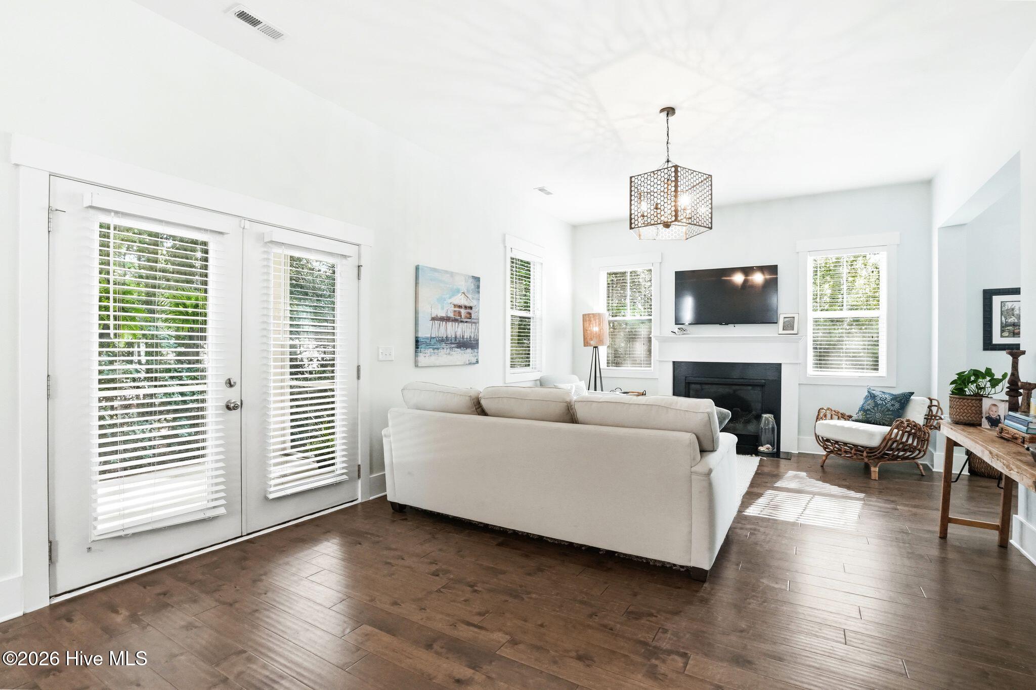 100565220 | Photo 14