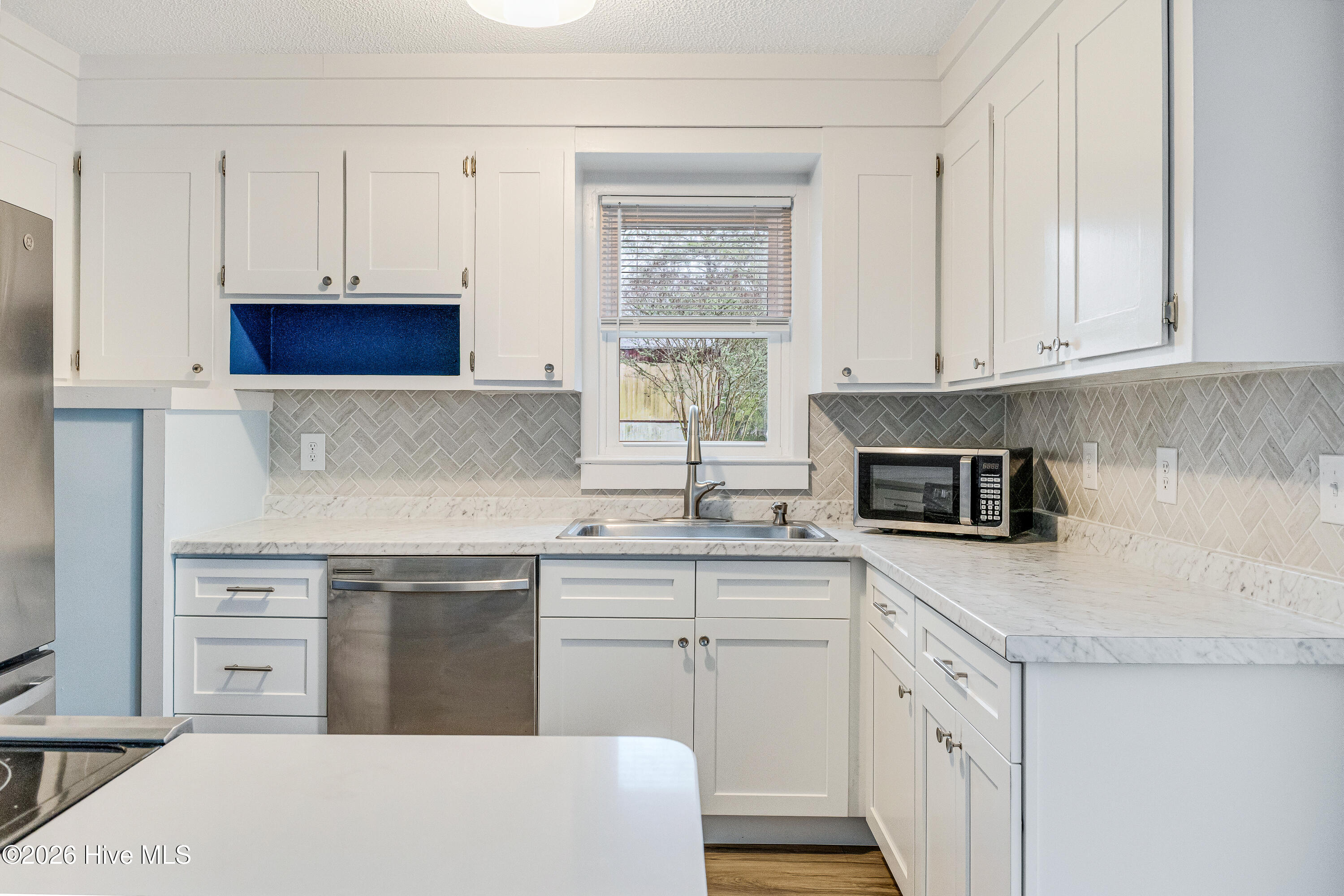 100560592 | Photo 13