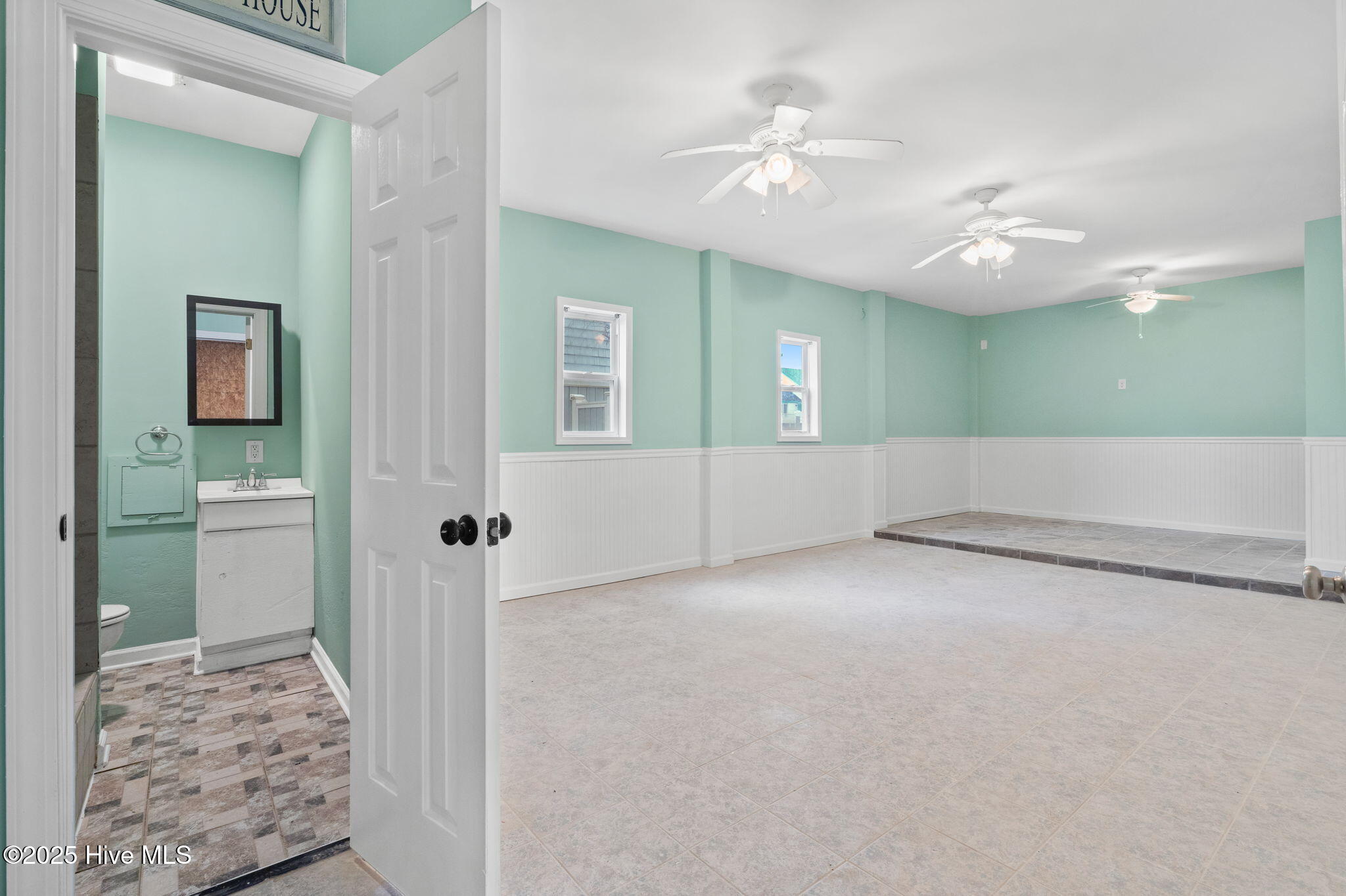 100544859 | Photo 35