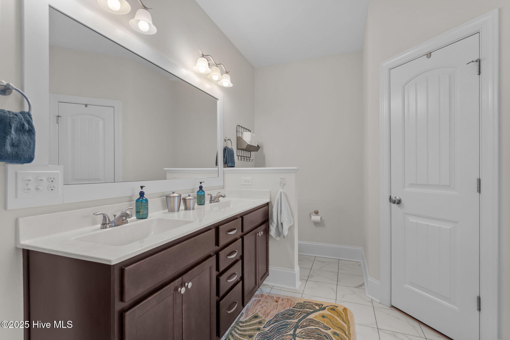 100543629 | Photo 25