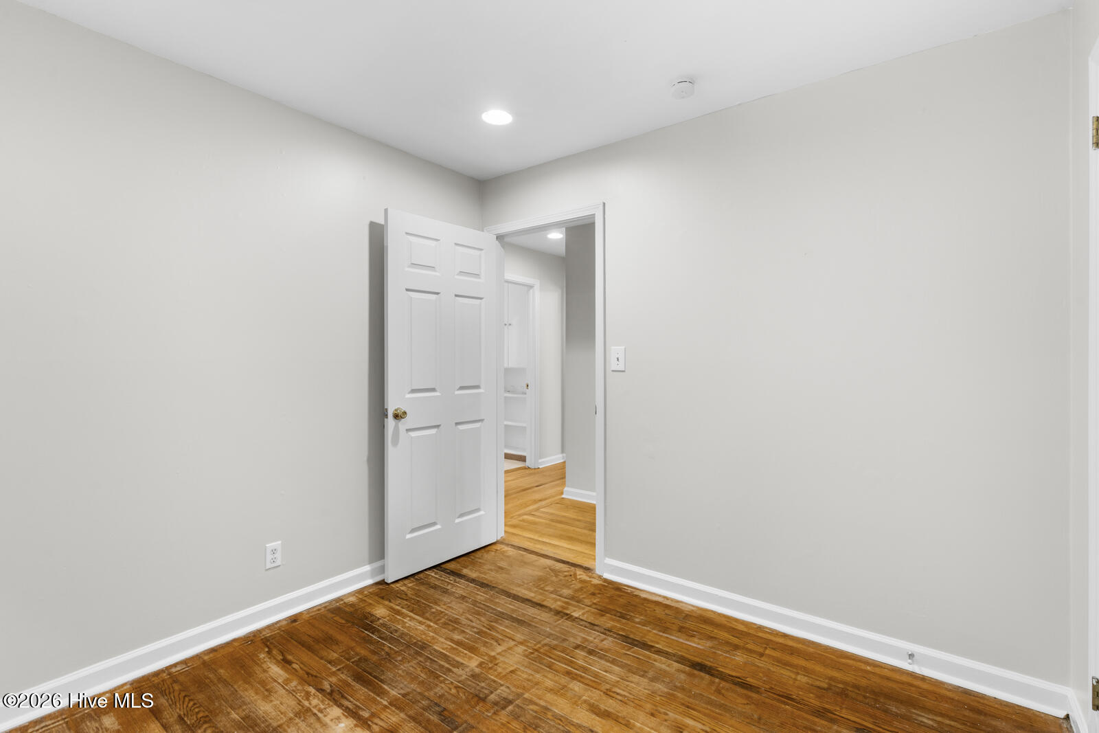 100569142 | Photo 16