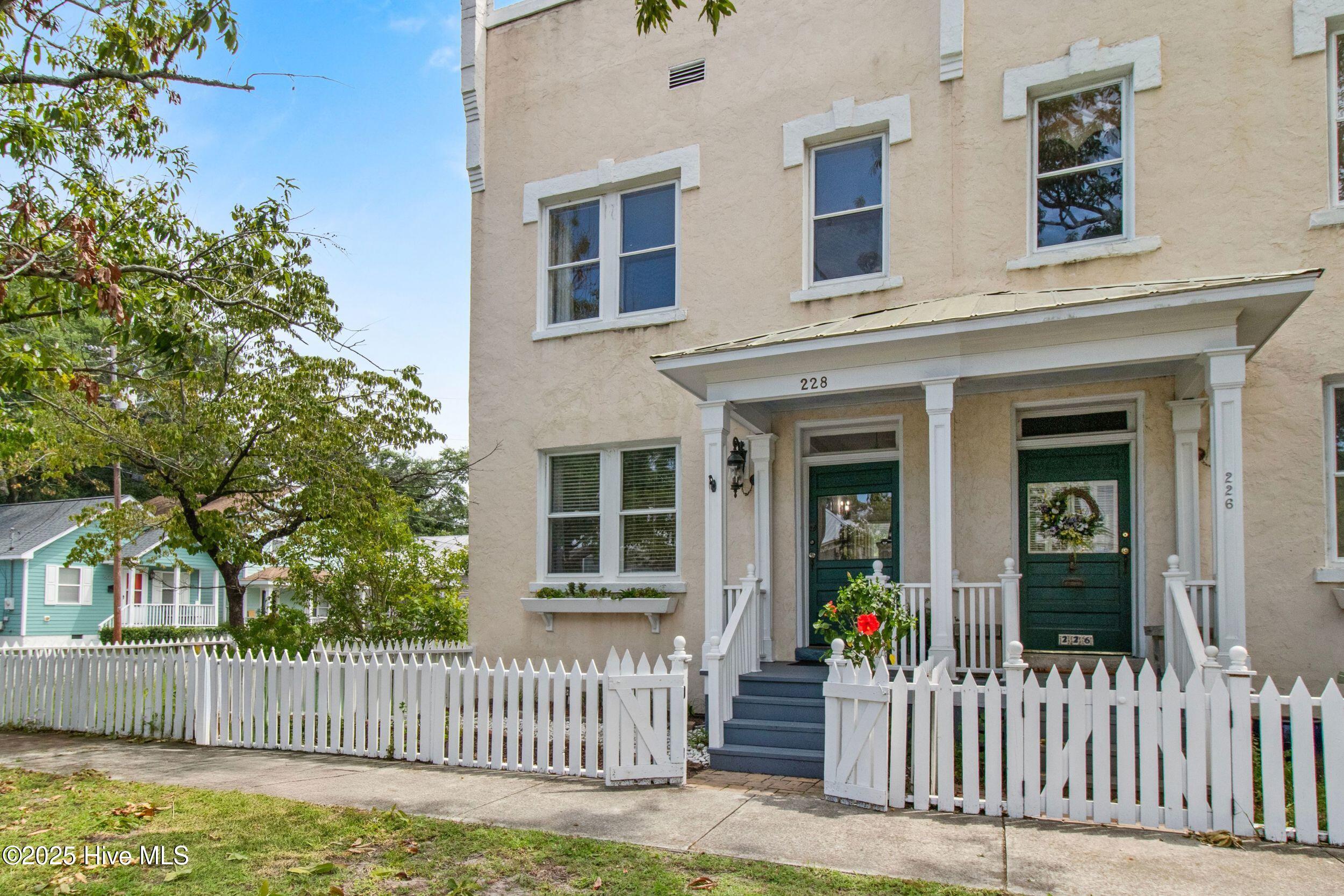 100514973 | Photo 38