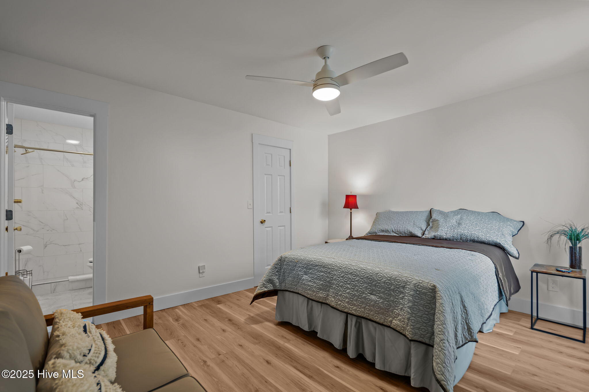 100543916 | Photo 34