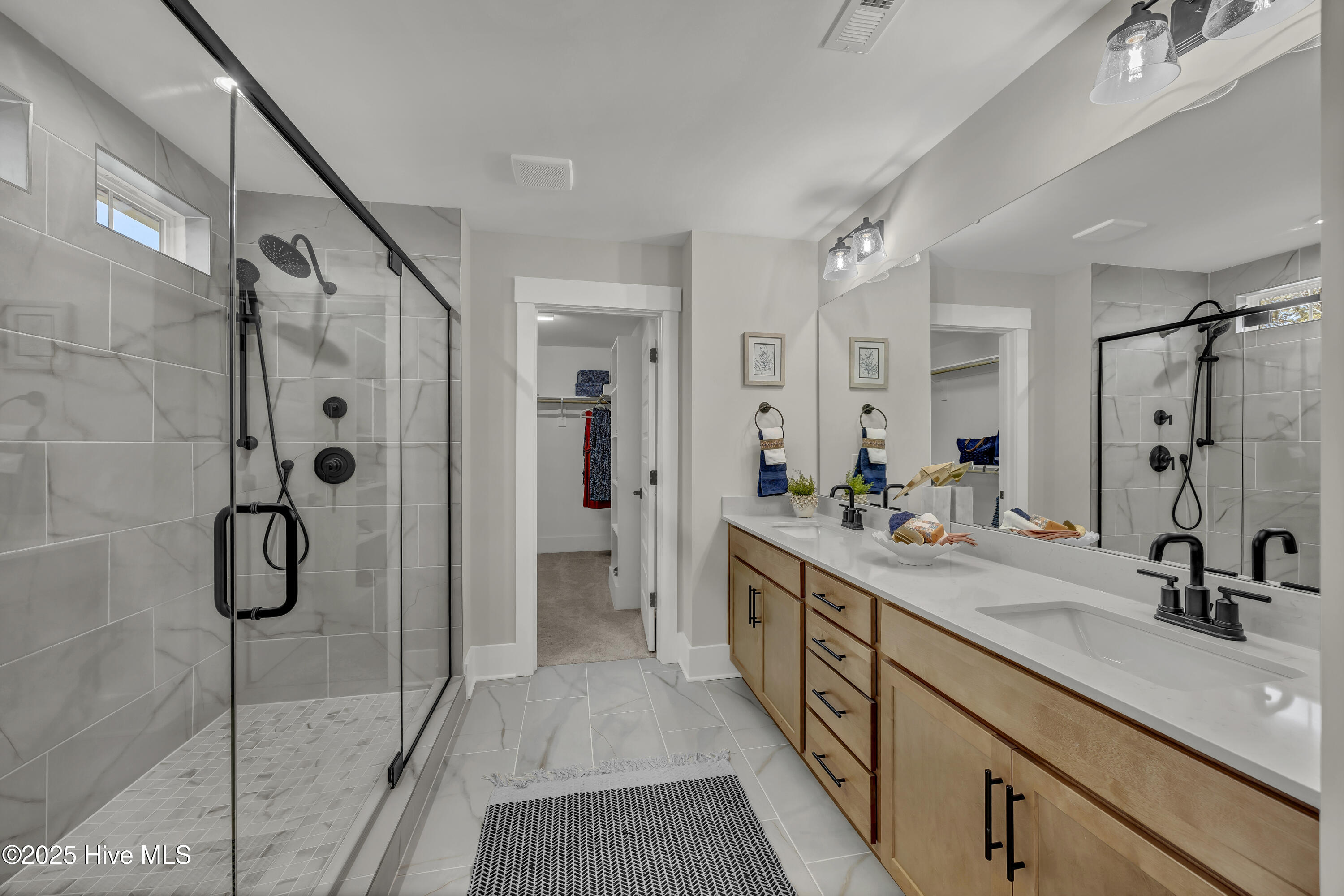 100553120 | Photo 22