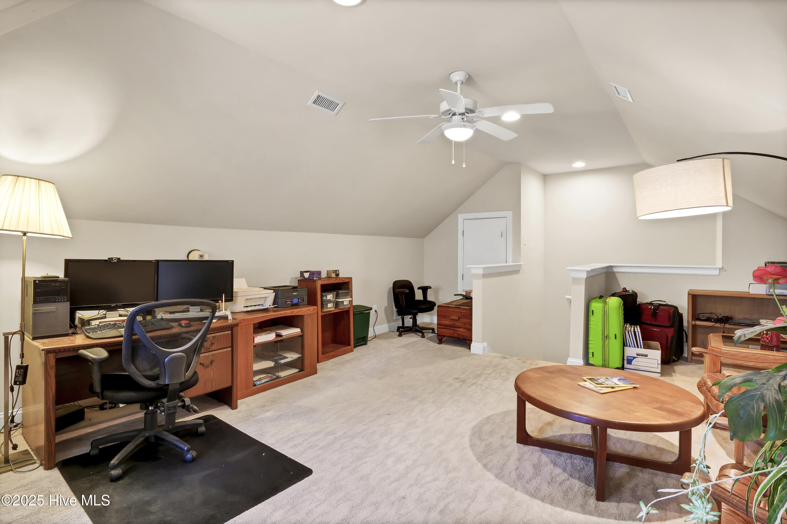 100506076 | Photo 37