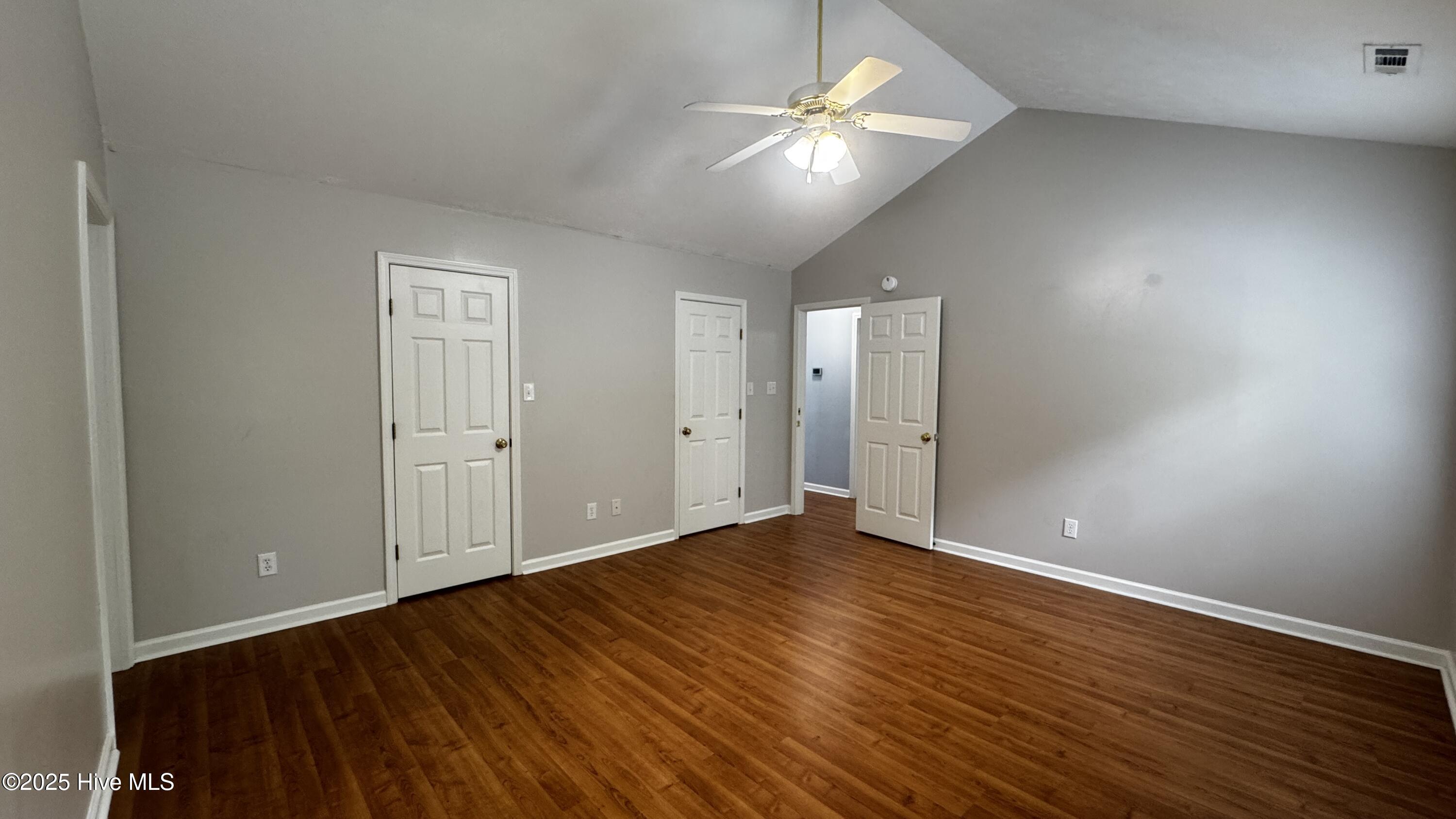 100525819 | Photo 24