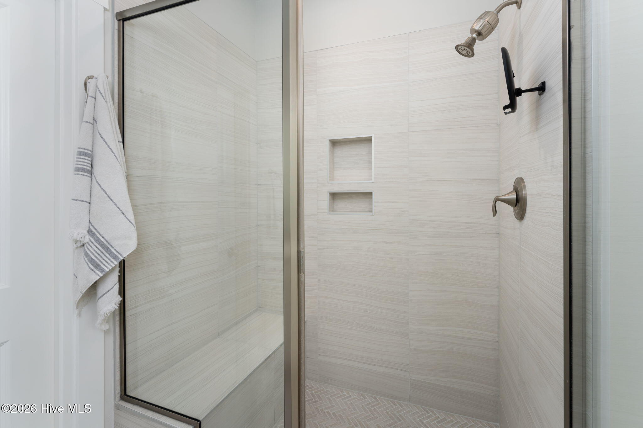 100564713 | Photo 34