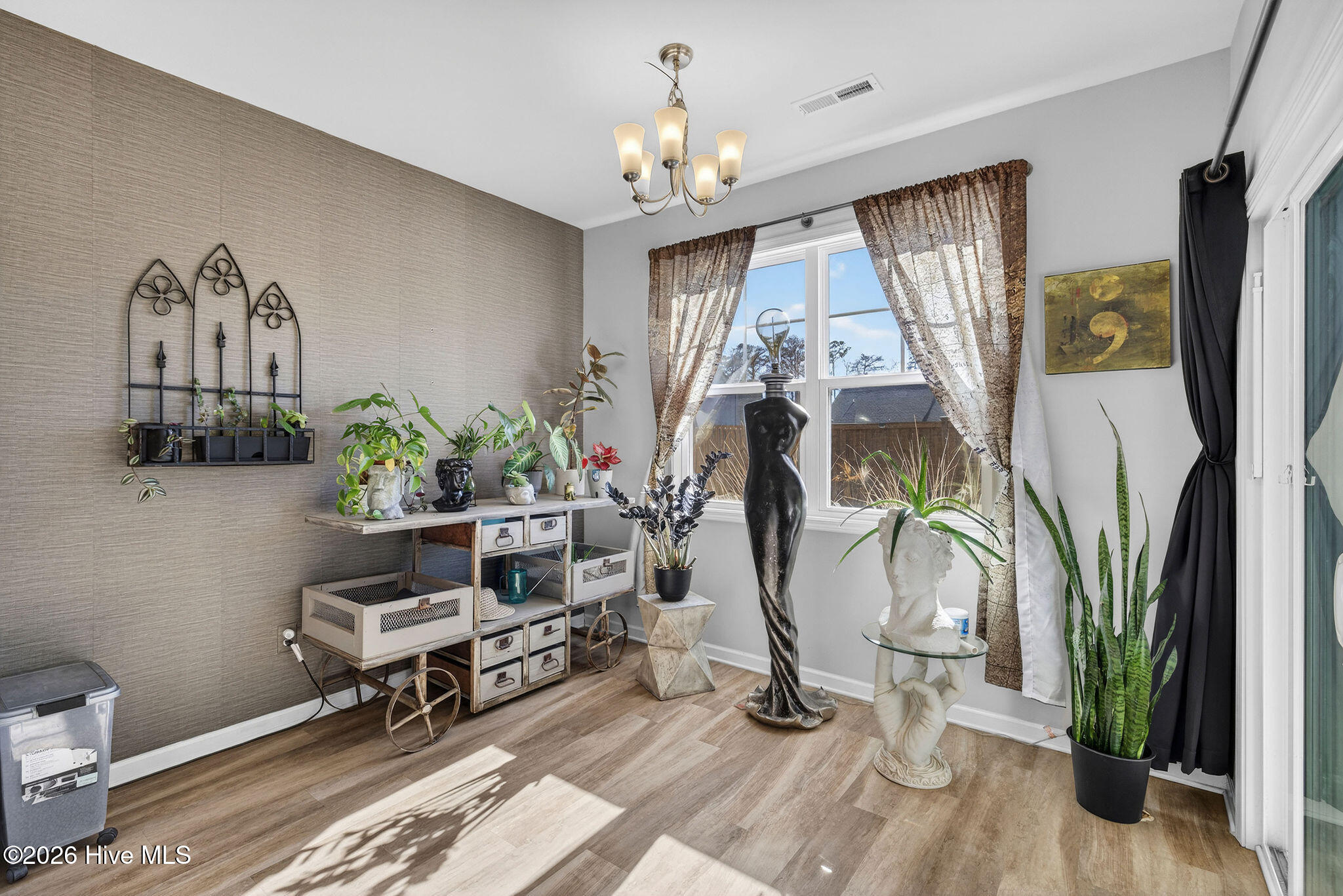 100547233 | Photo 17