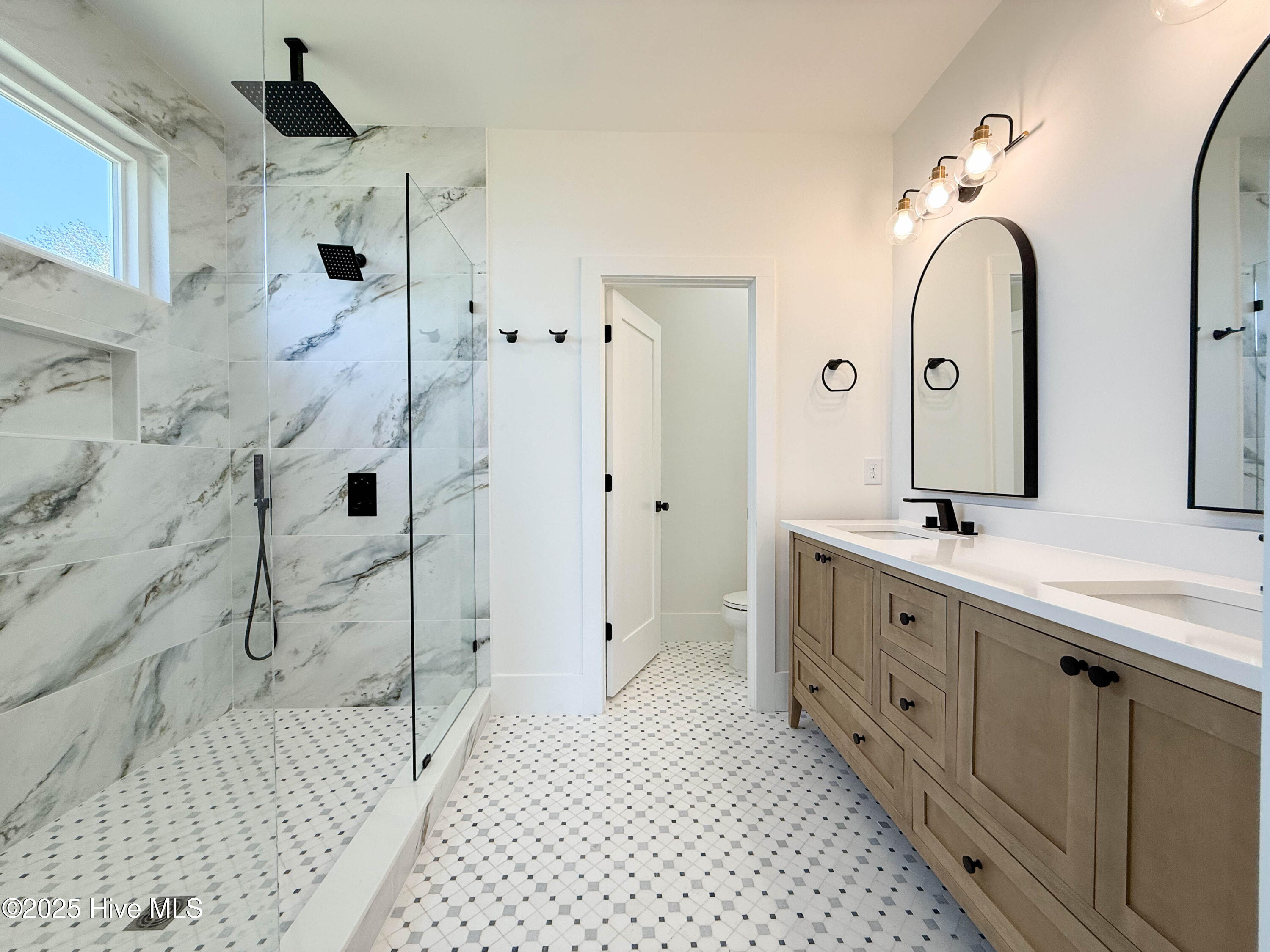 100539536 | Photo 39