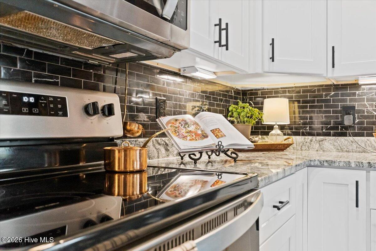 100548136 | Photo 46