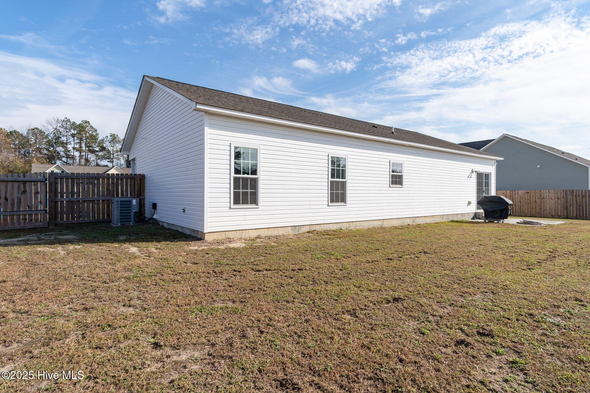 100543610 | Photo 30