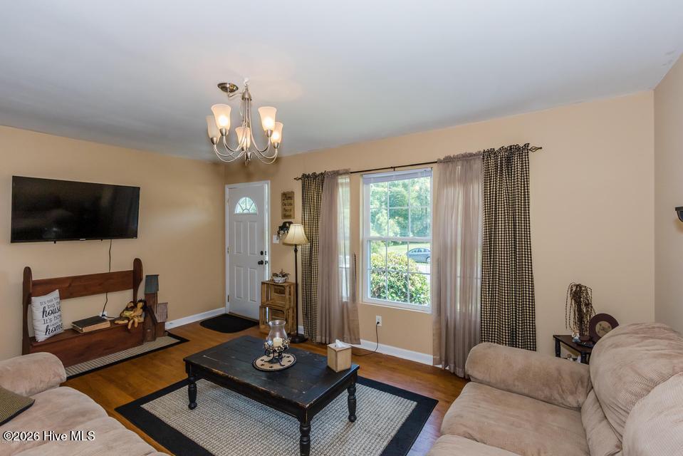 100560007 | Photo 23