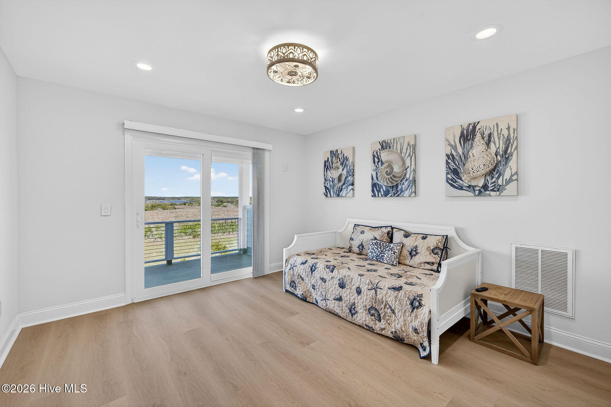 100565526 | Photo 51