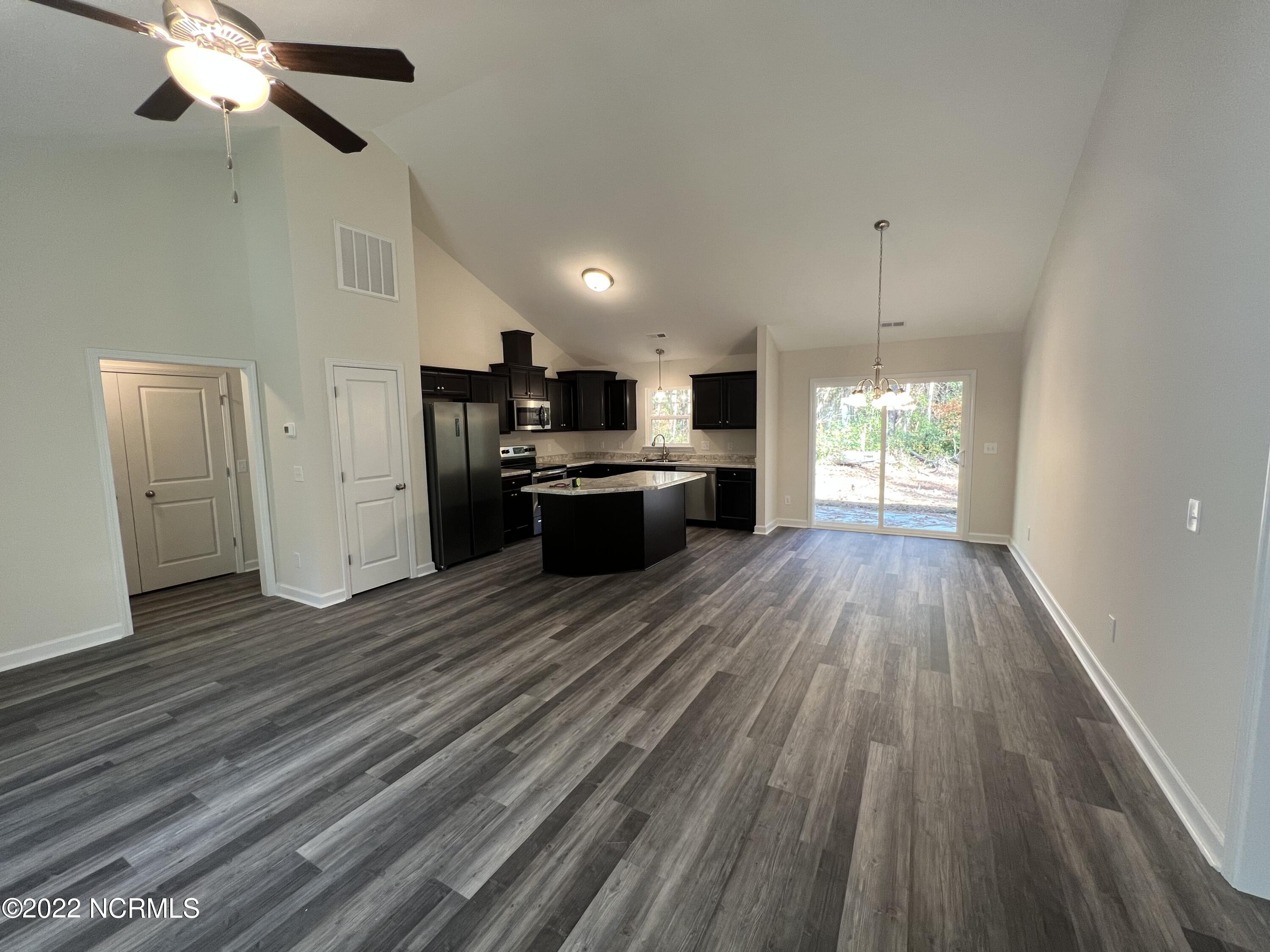 100557445 | Photo 13