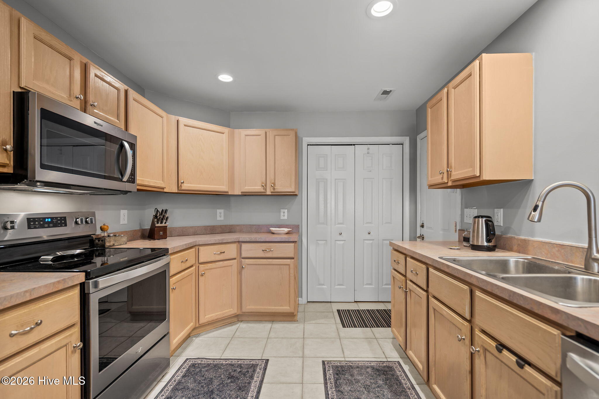 100552343 | Photo 12