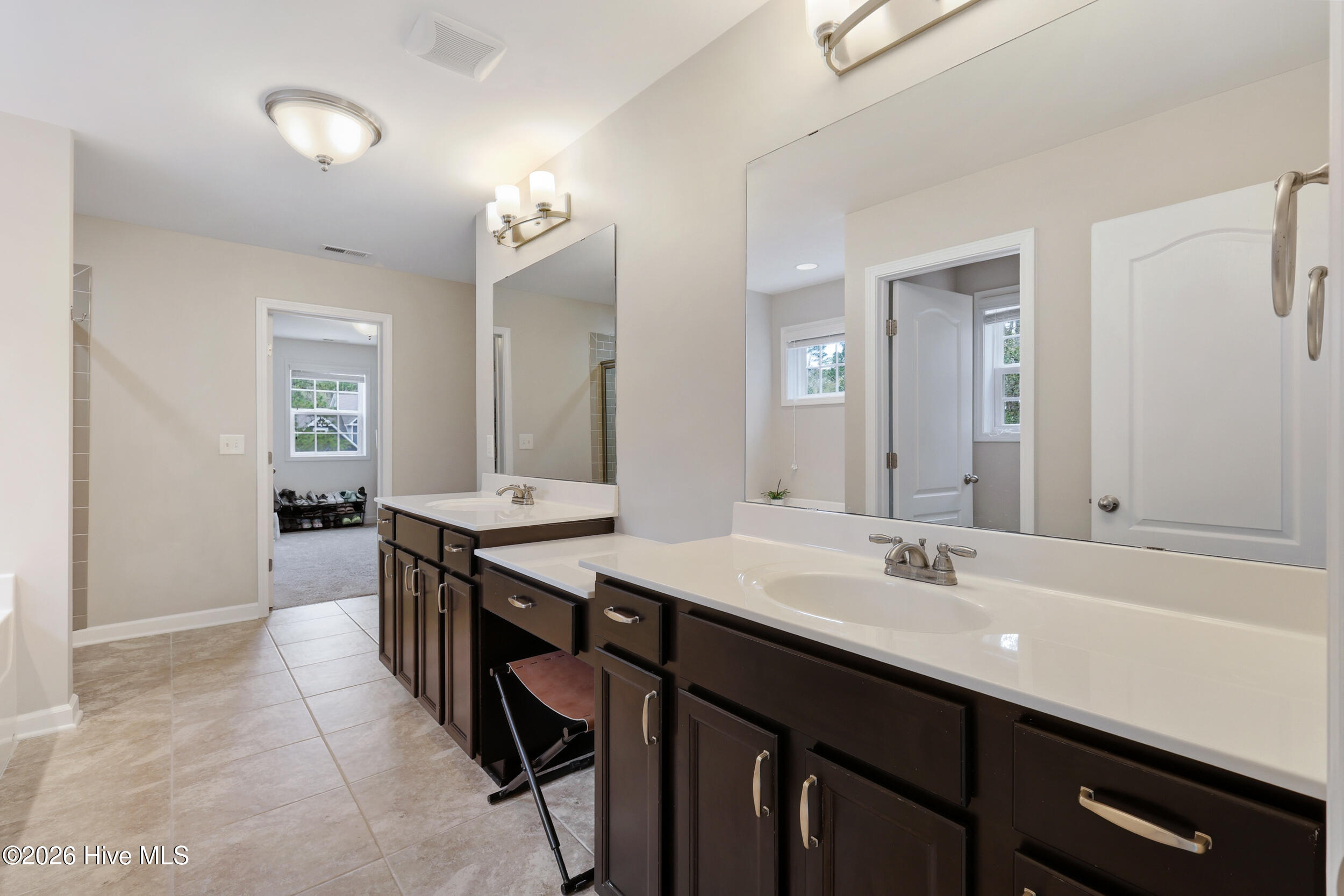 100562179 | Photo 34