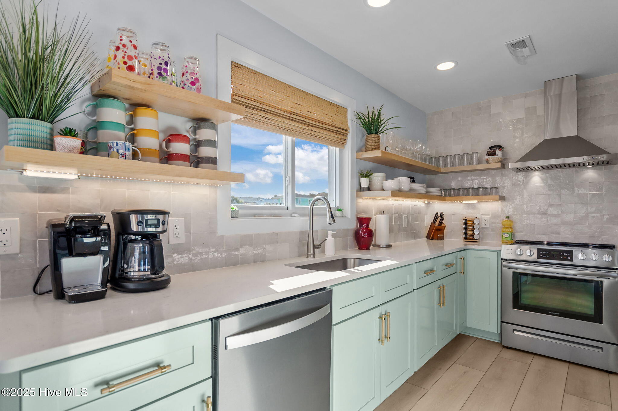 100541863 | Photo 11